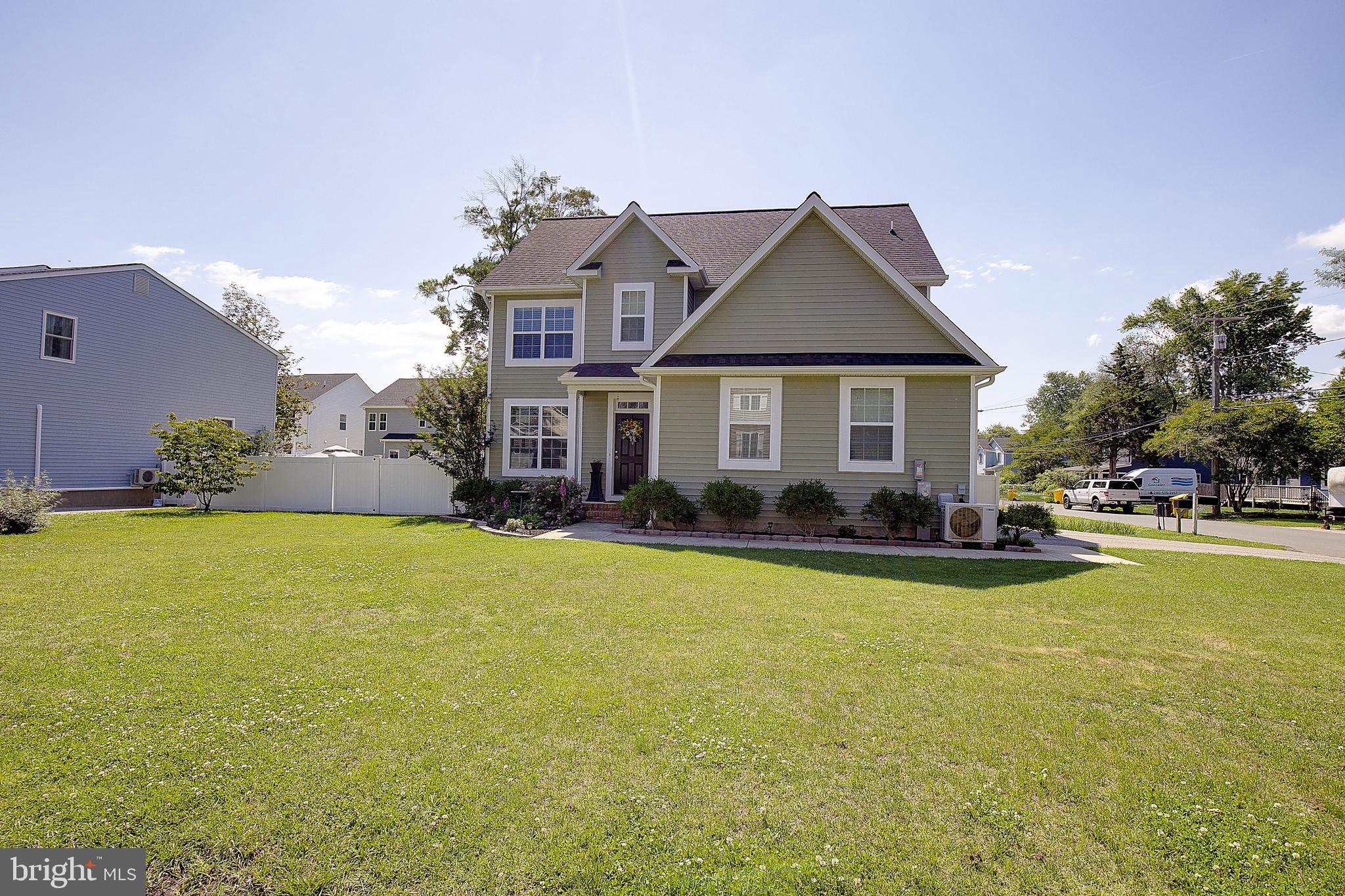 WOODLAND BEACH - Residential