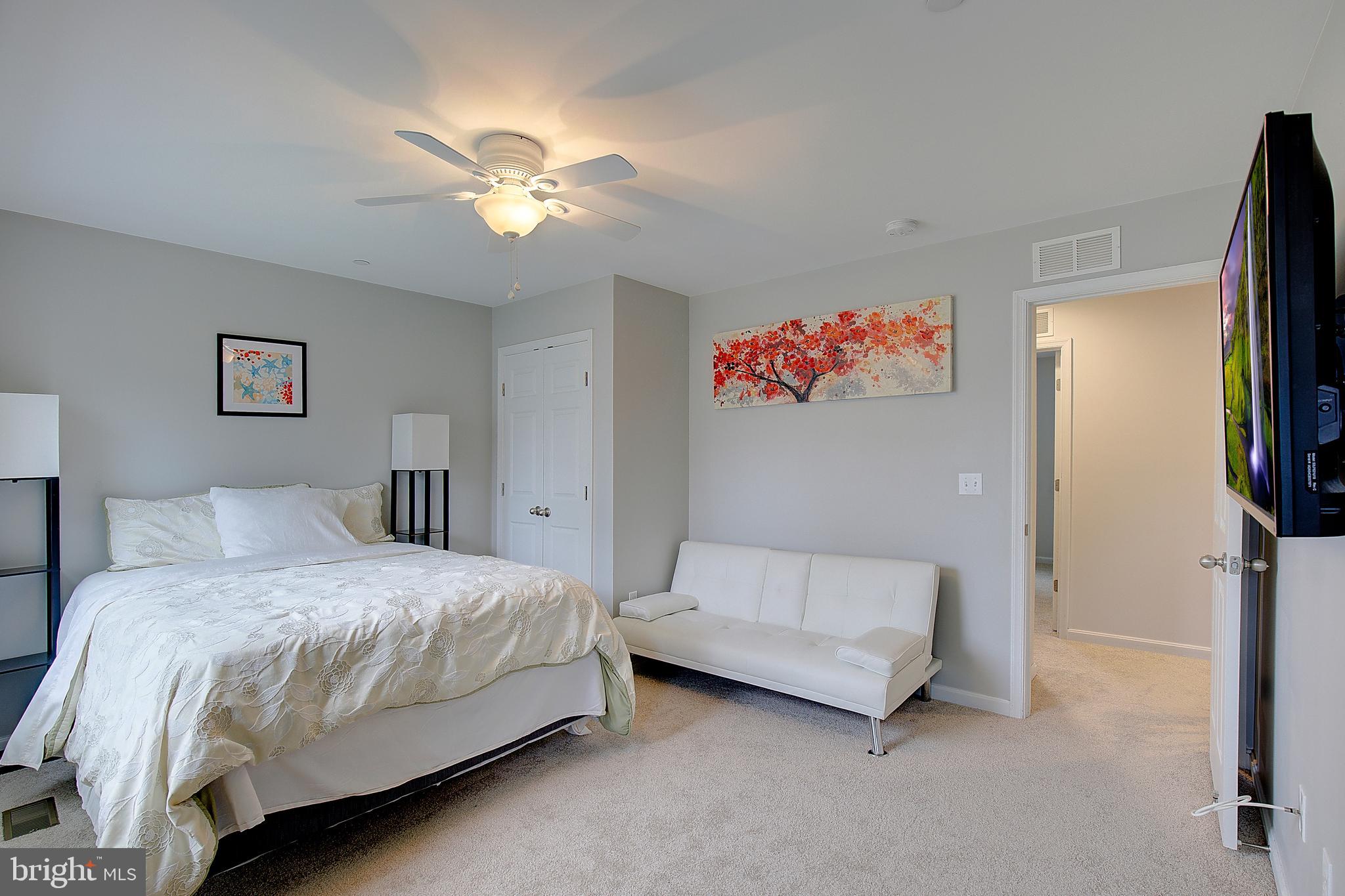 WOODLAND BEACH - Residential