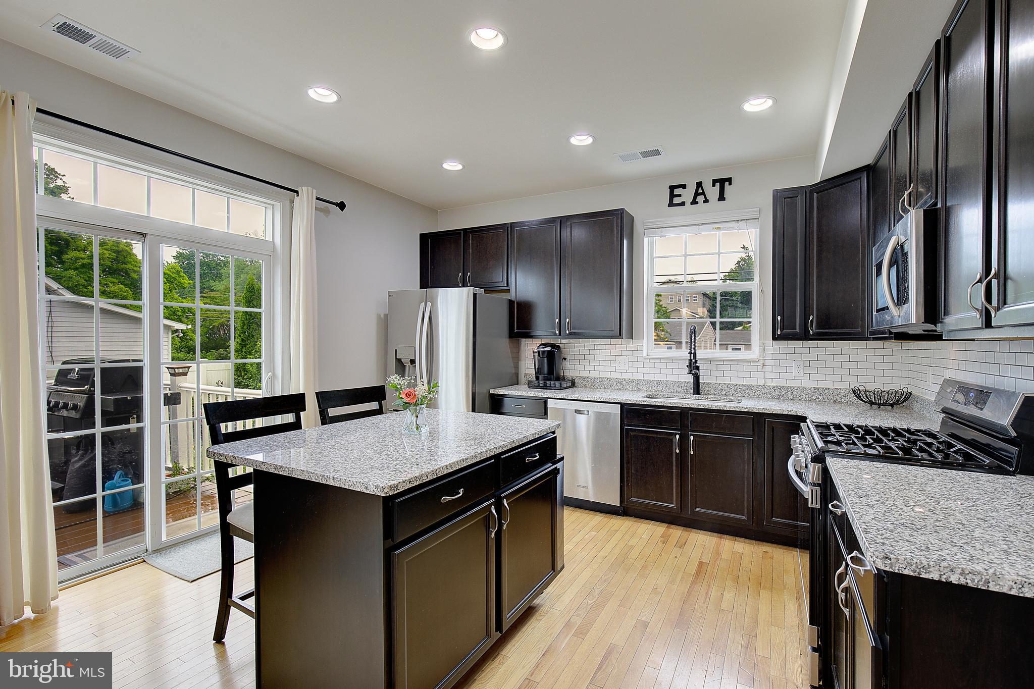 WOODLAND BEACH - Residential