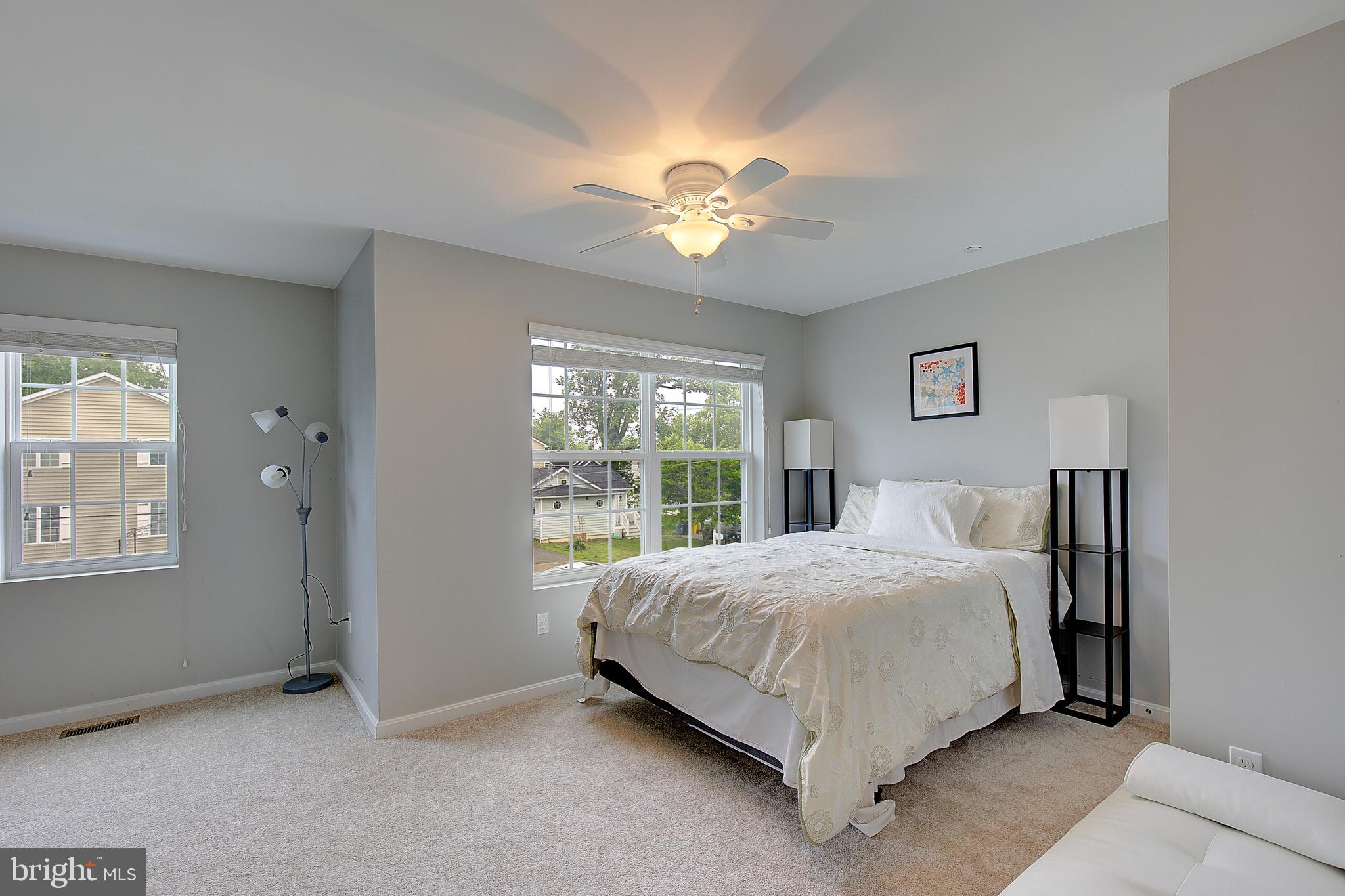 WOODLAND BEACH - Residential