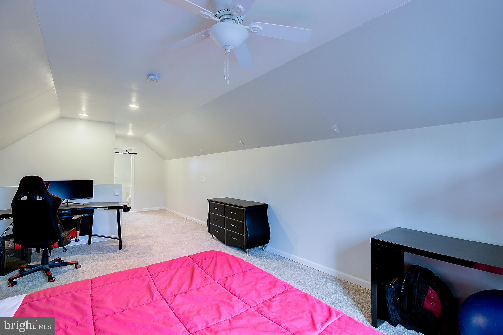 WOODLAND BEACH - Residential