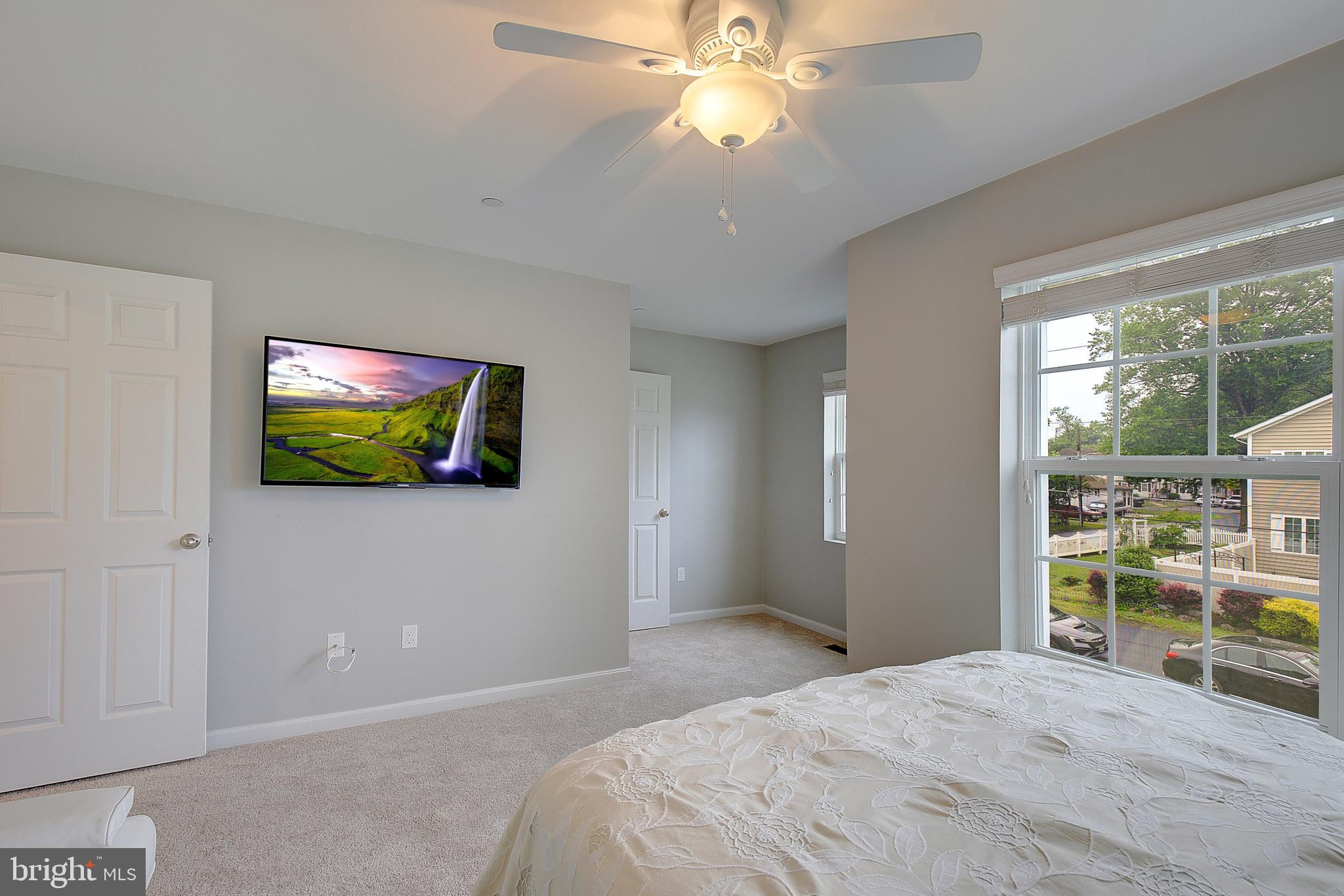 WOODLAND BEACH - Residential