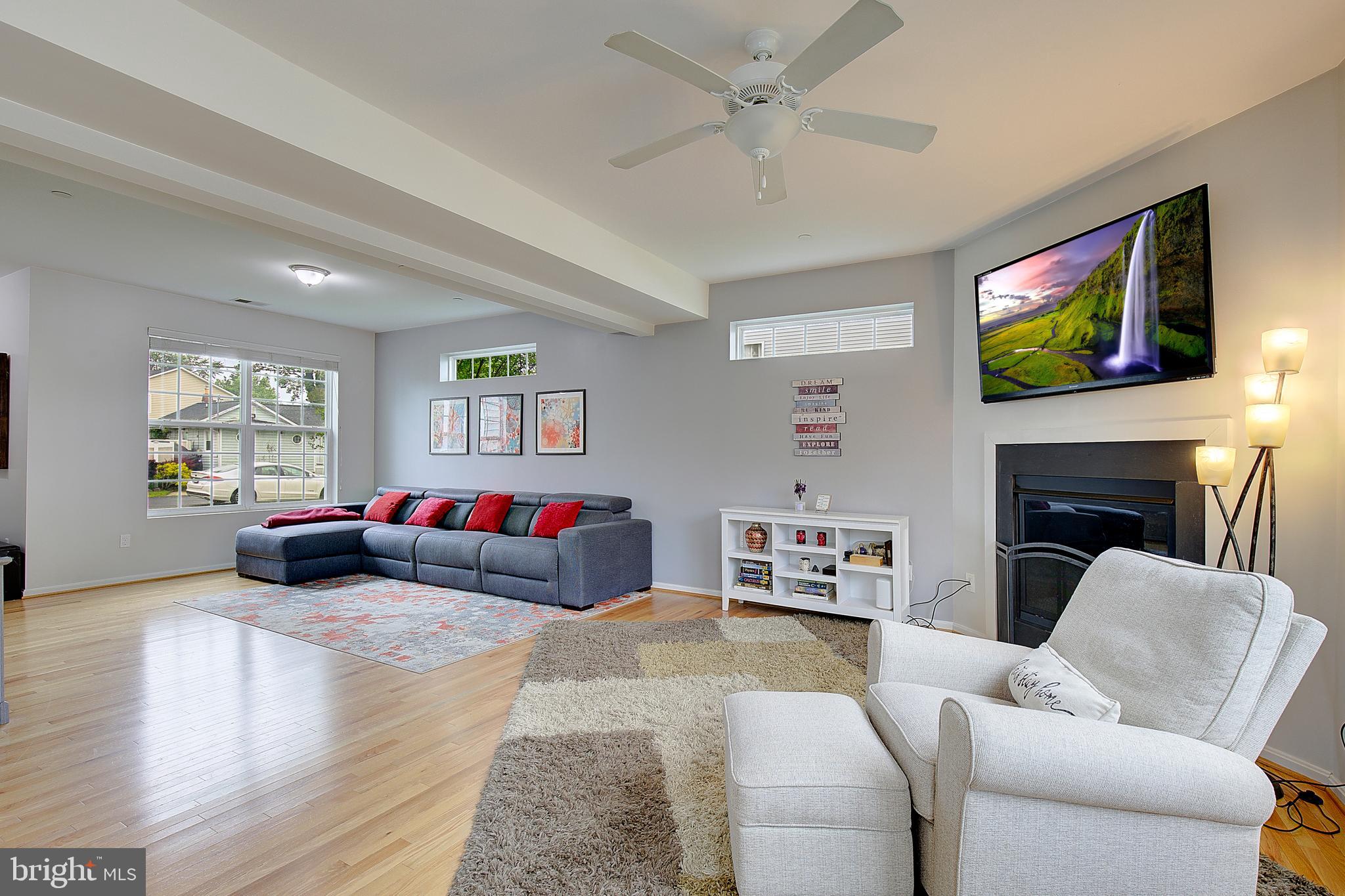 WOODLAND BEACH - Residential