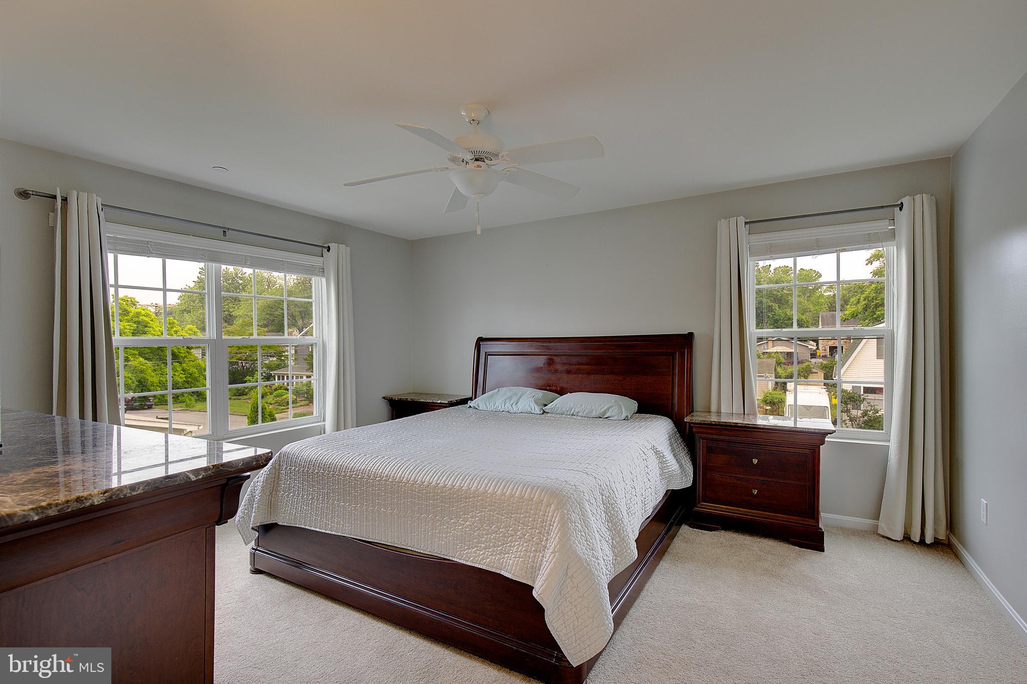 WOODLAND BEACH - Residential