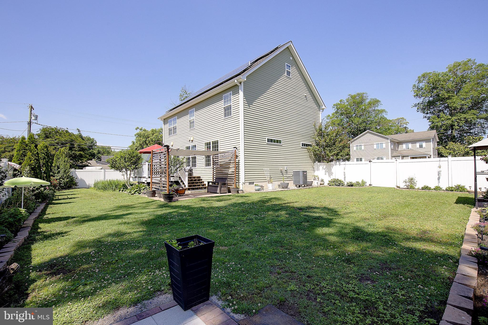 WOODLAND BEACH - Residential