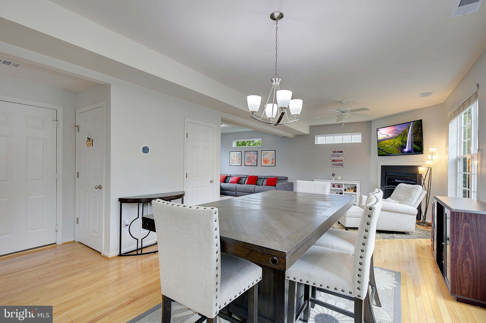 WOODLAND BEACH - Residential