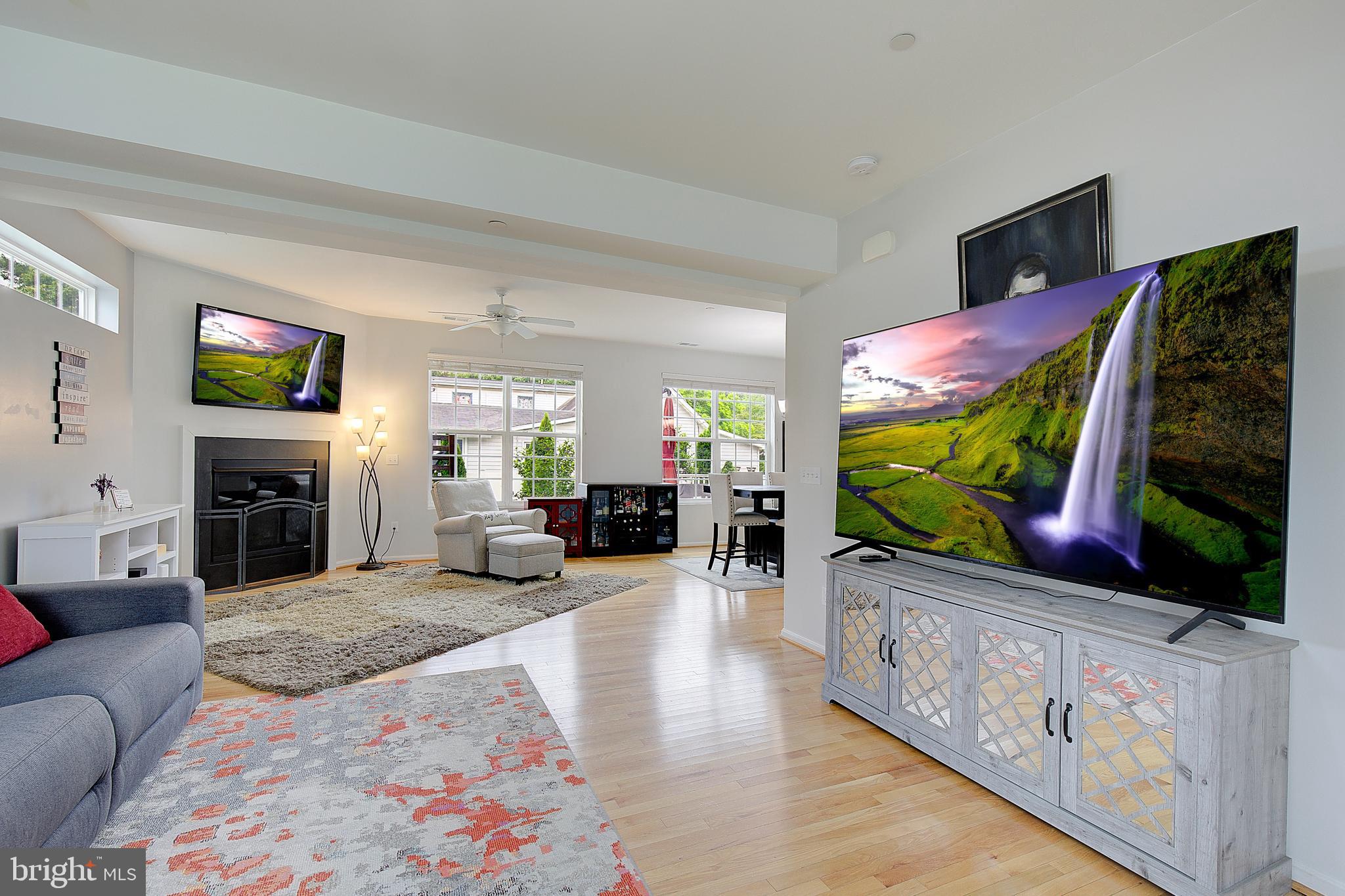WOODLAND BEACH - Residential