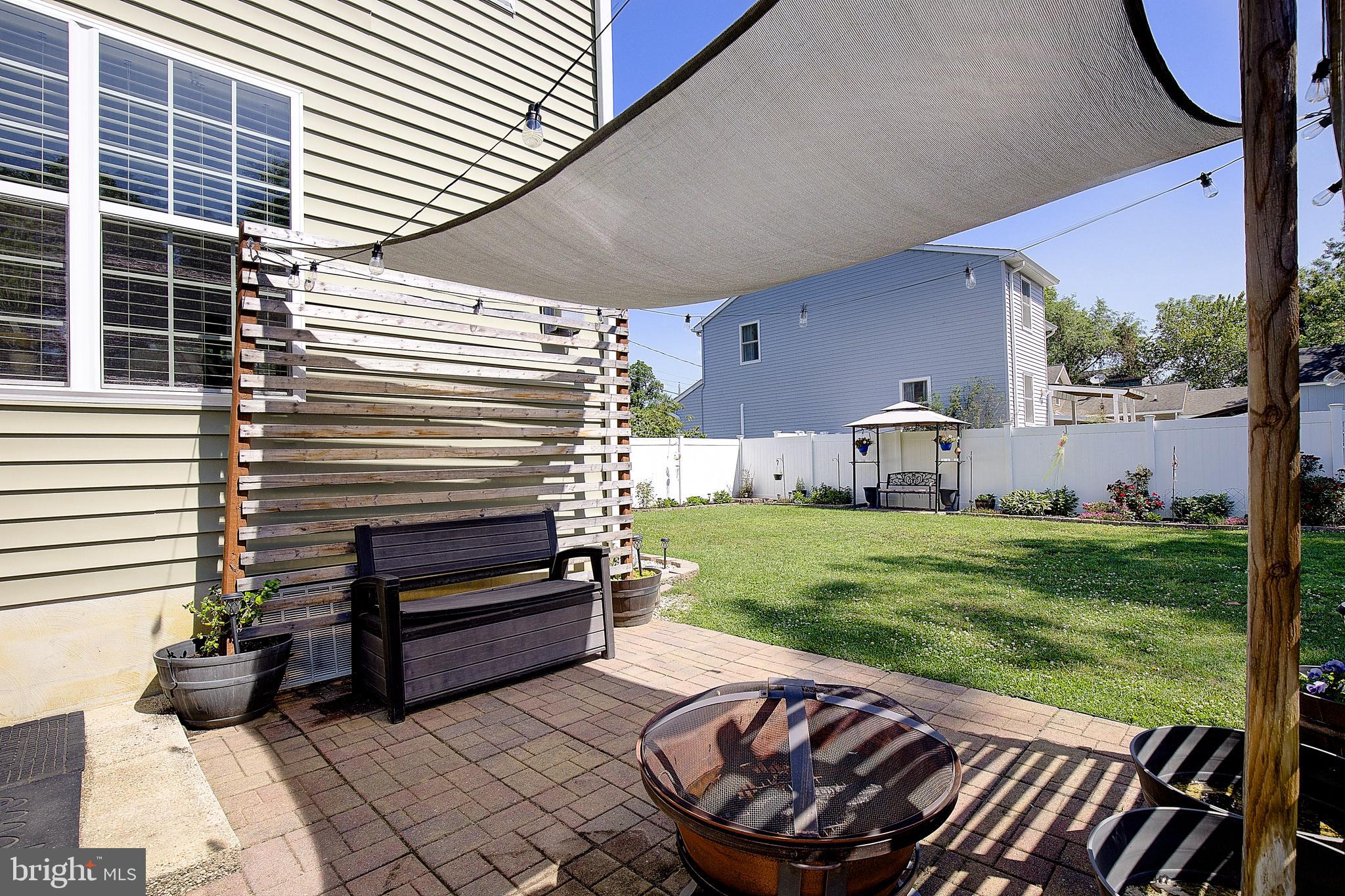 WOODLAND BEACH - Residential