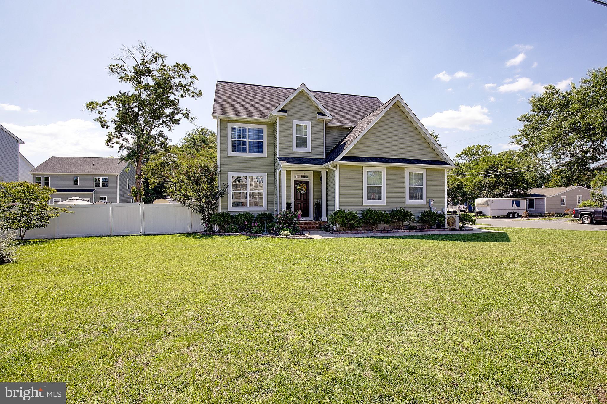 WOODLAND BEACH - Residential
