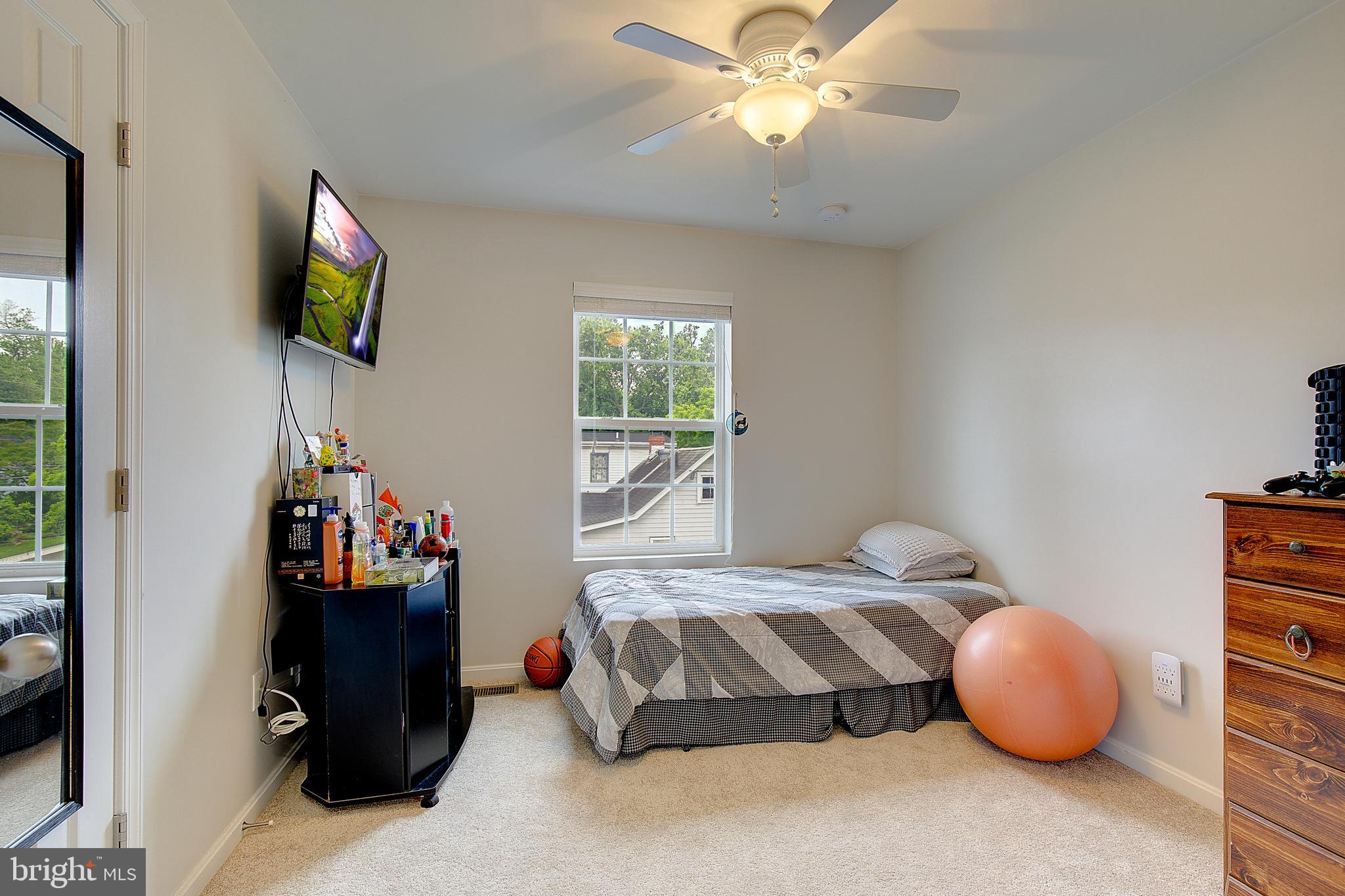 WOODLAND BEACH - Residential