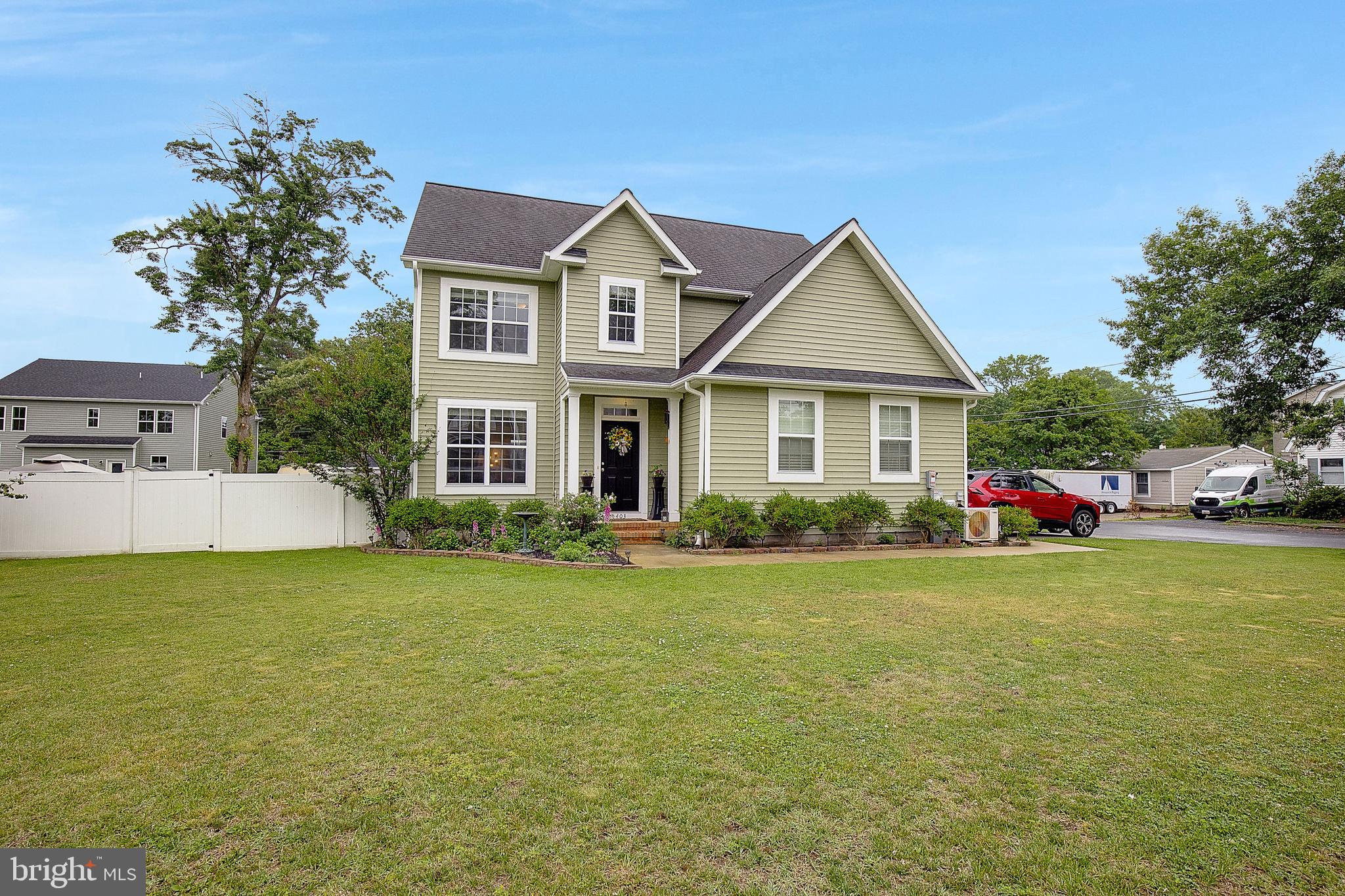 WOODLAND BEACH - Residential