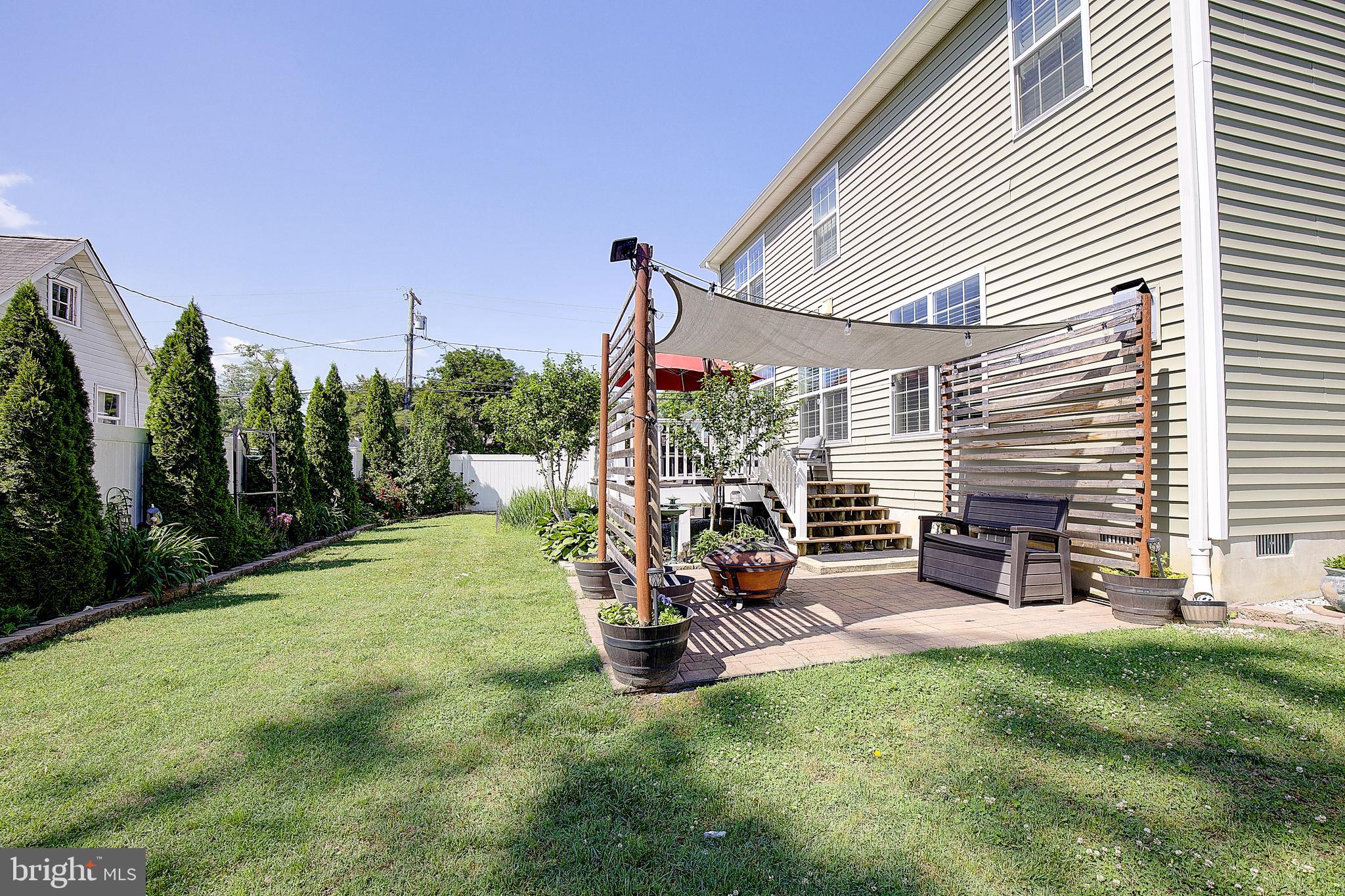 WOODLAND BEACH - Residential