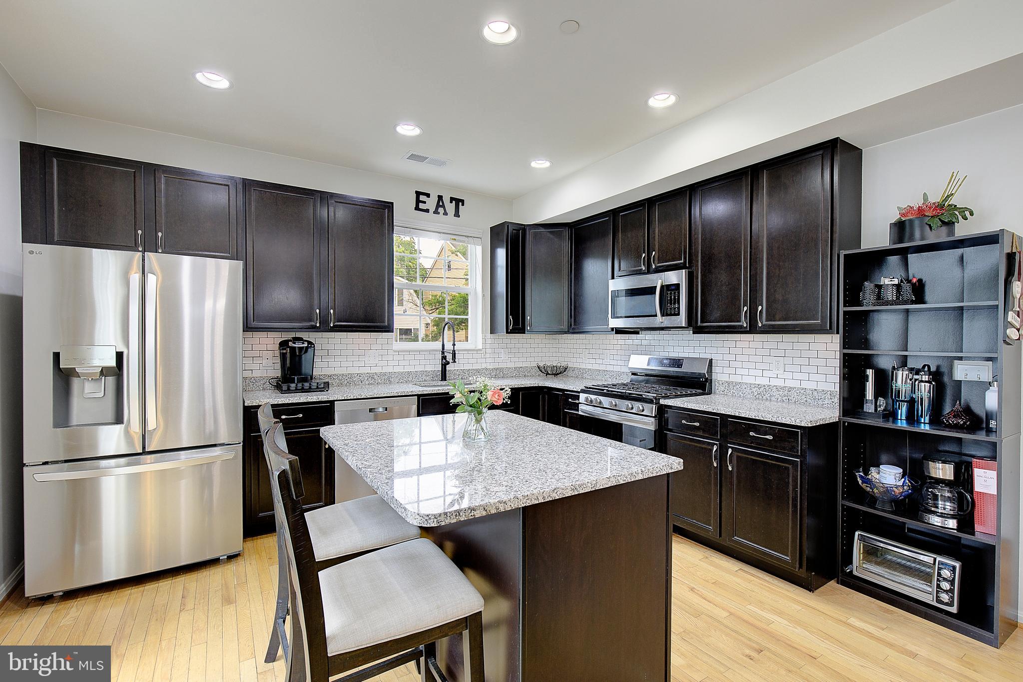 WOODLAND BEACH - Residential
