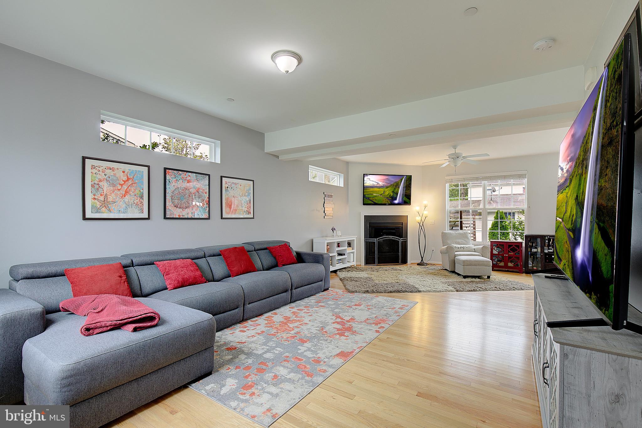 WOODLAND BEACH - Residential