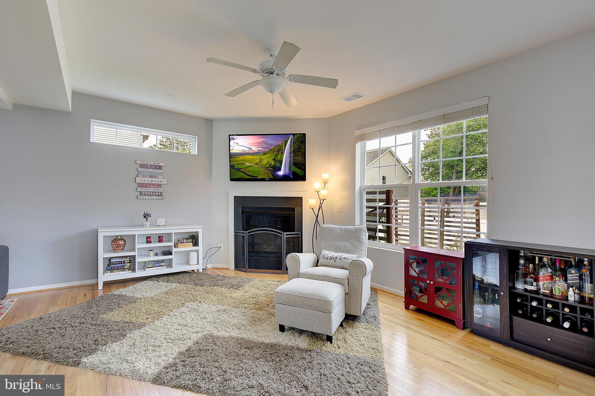 WOODLAND BEACH - Residential
