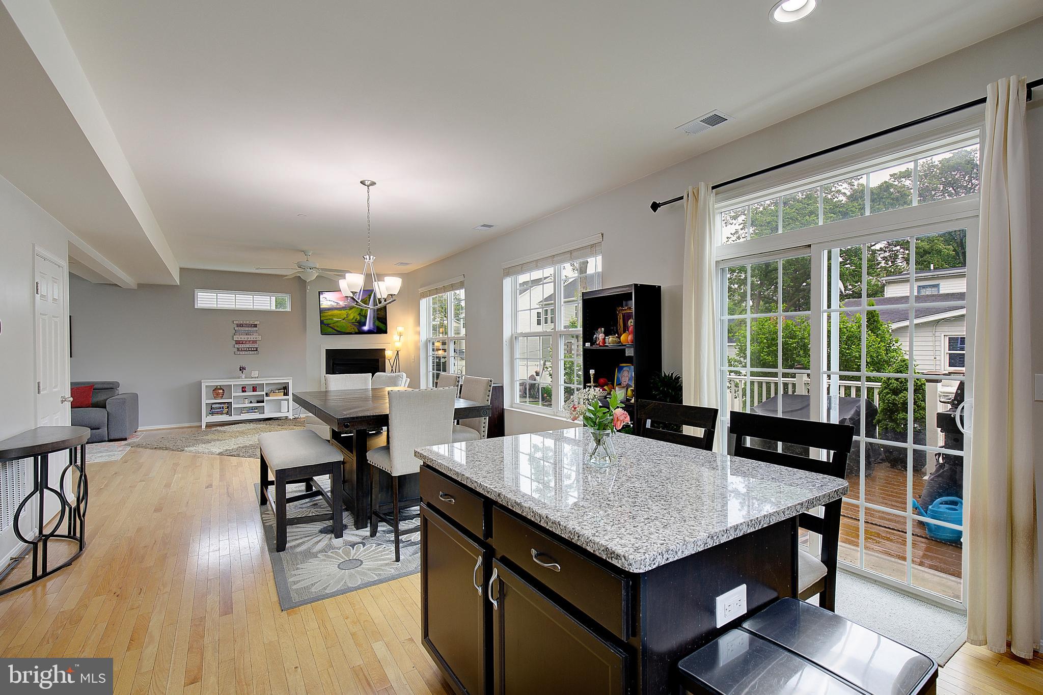 WOODLAND BEACH - Residential