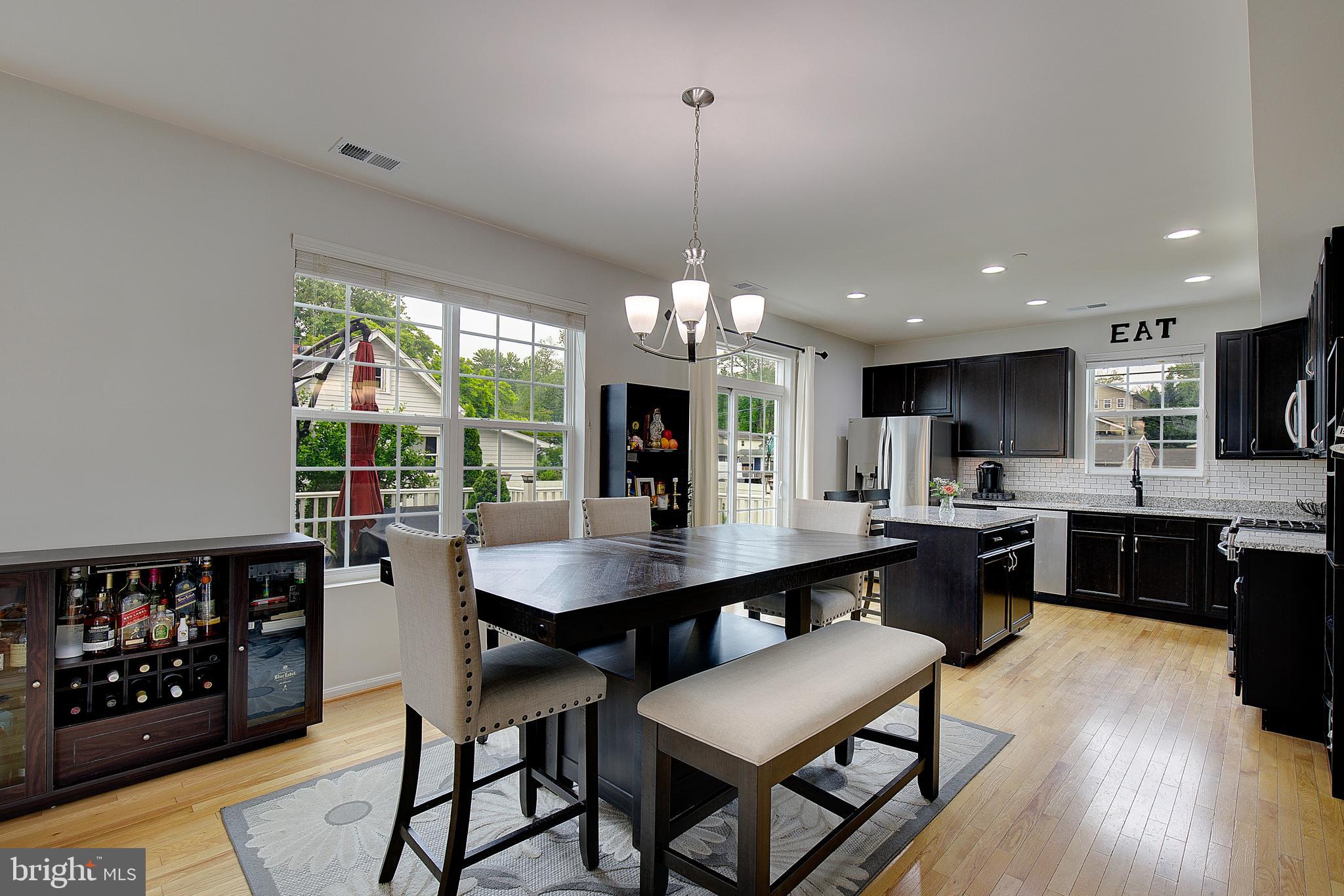 WOODLAND BEACH - Residential