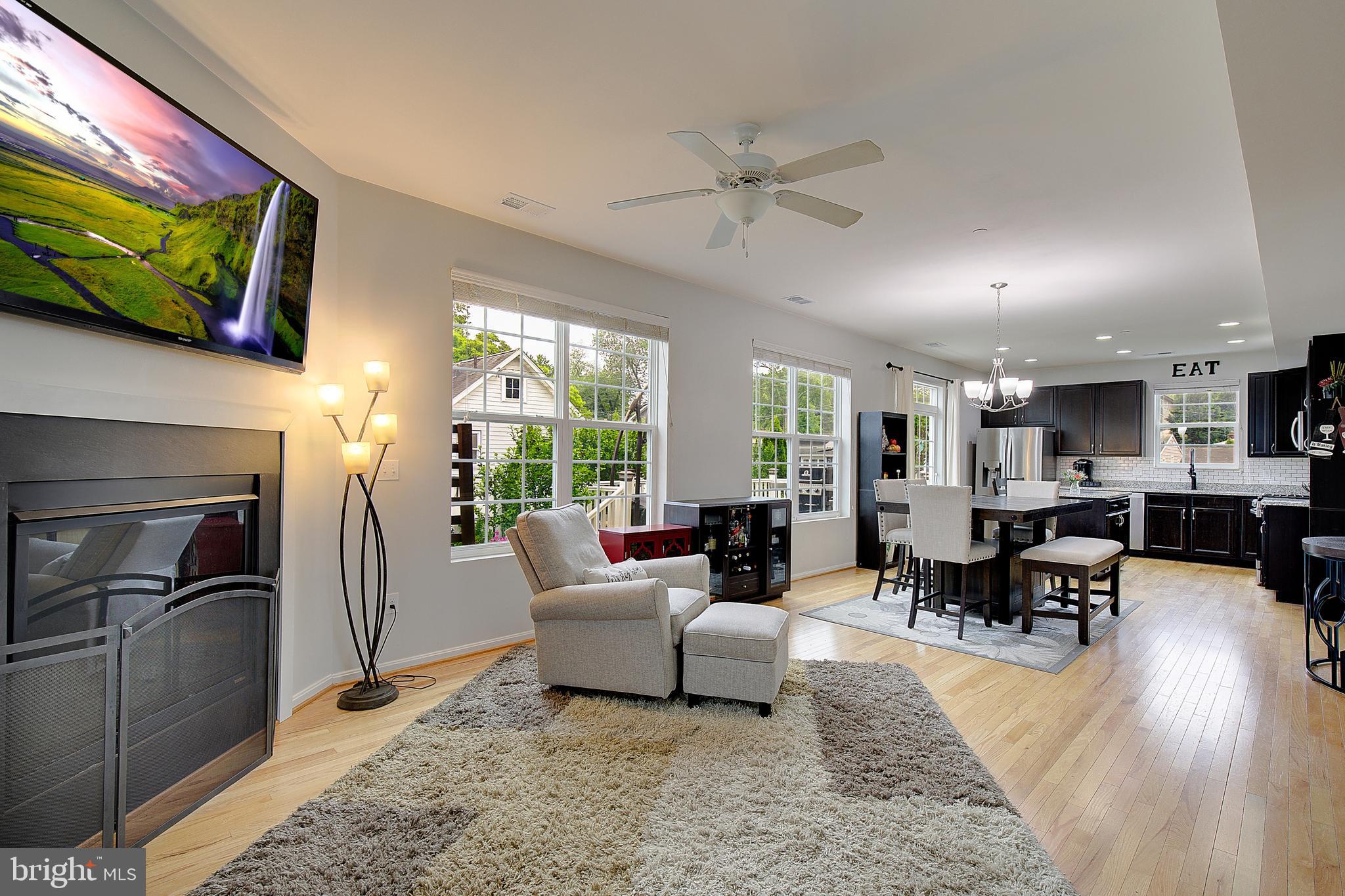 WOODLAND BEACH - Residential