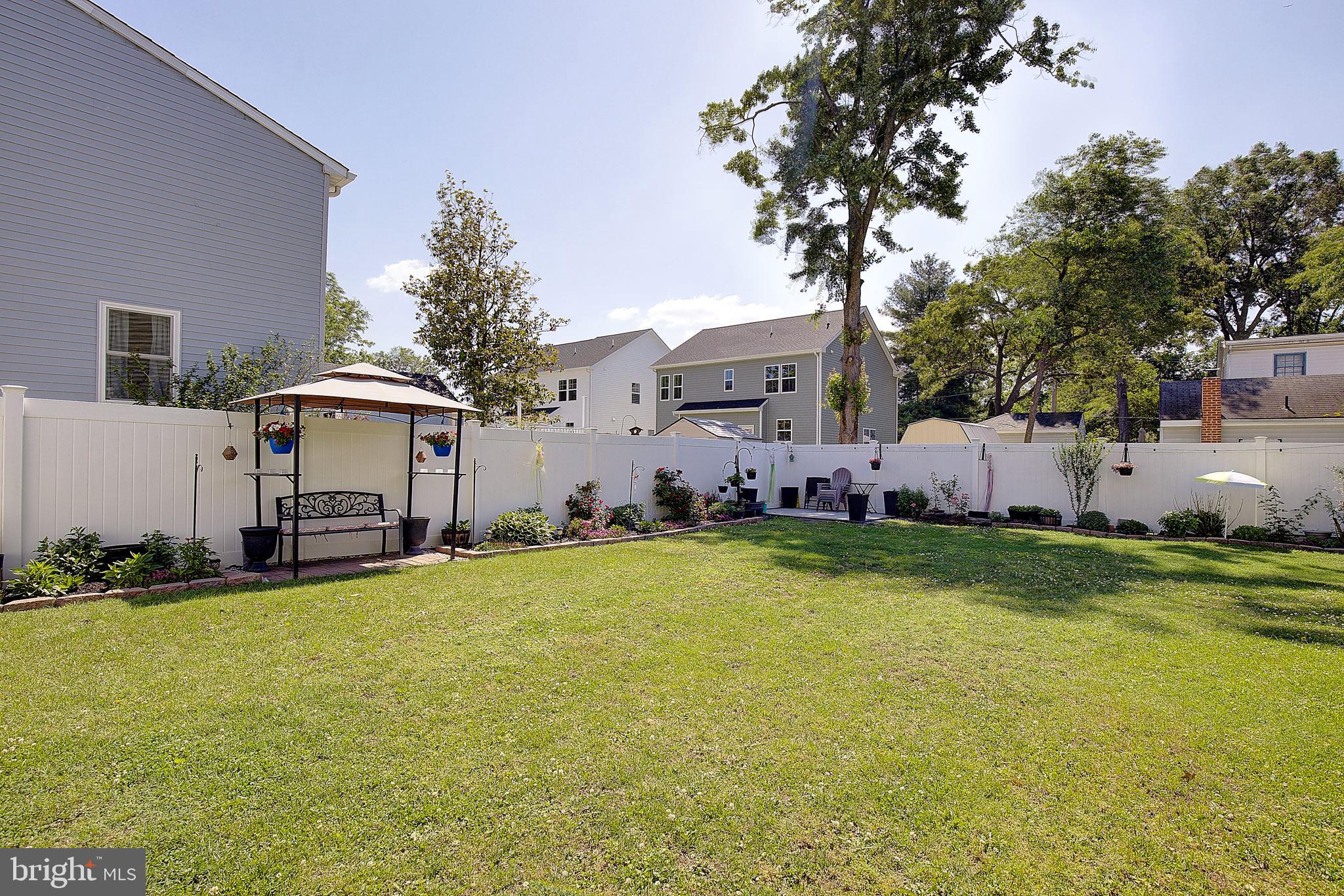 WOODLAND BEACH - Residential