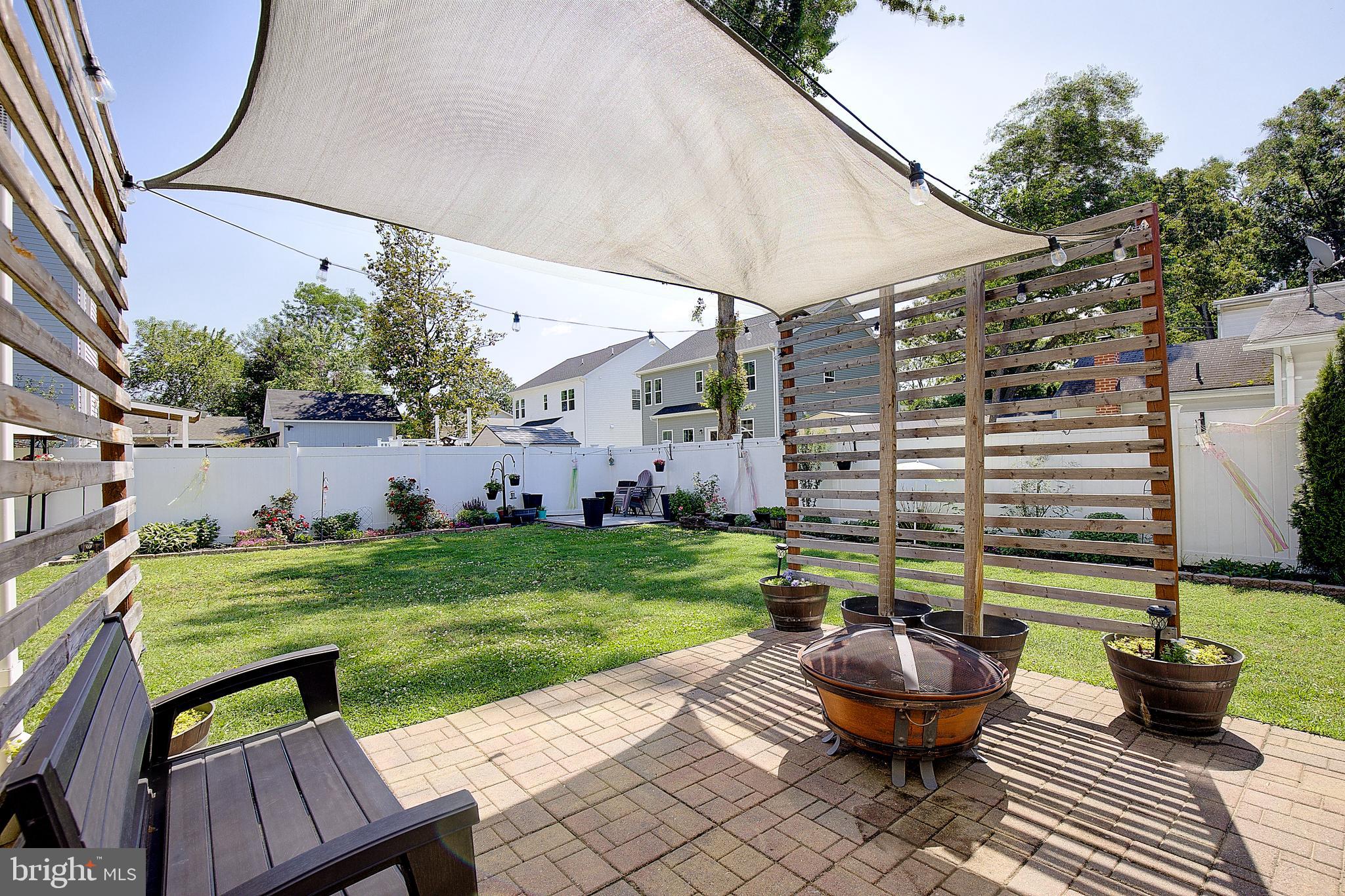 WOODLAND BEACH - Residential