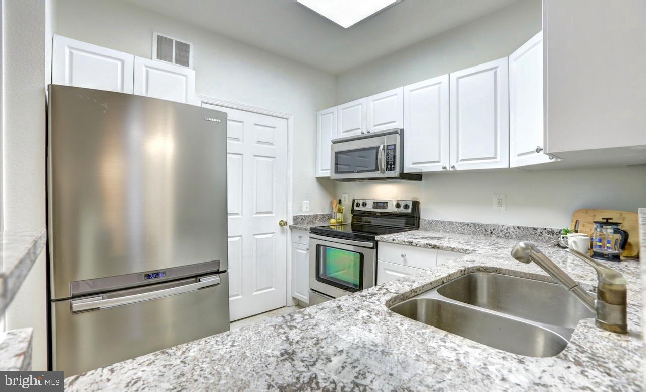 GATES OF MCLEAN - Residential Lease