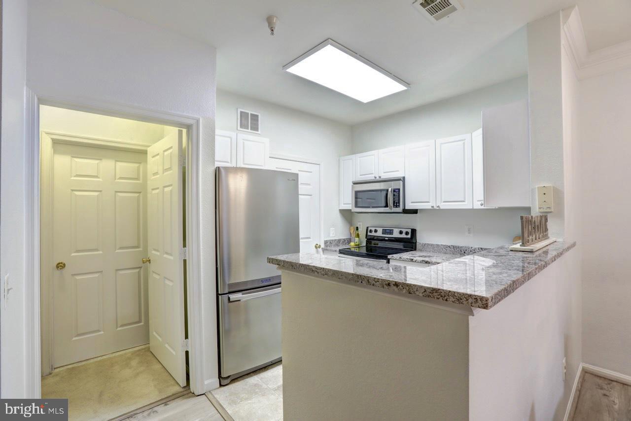 GATES OF MCLEAN - Residential Lease