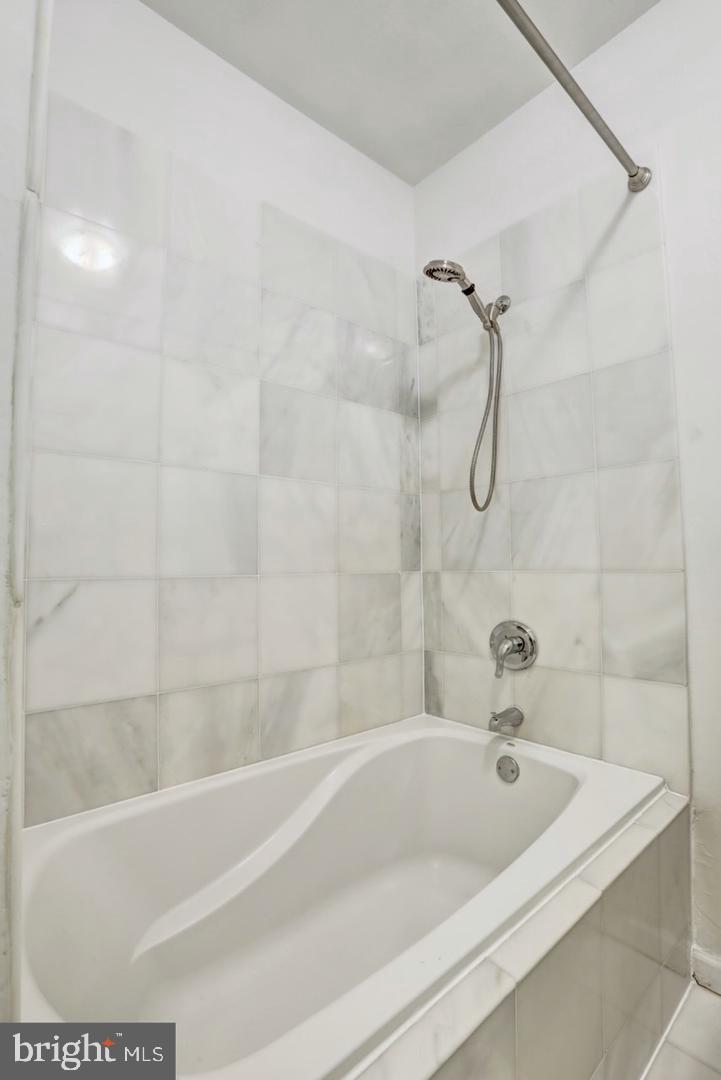 GATES OF MCLEAN - Residential Lease