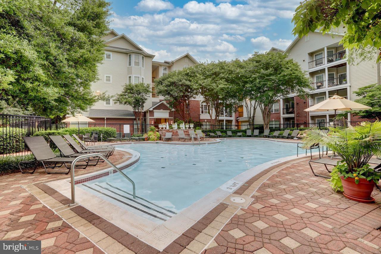 GATES OF MCLEAN - Residential Lease