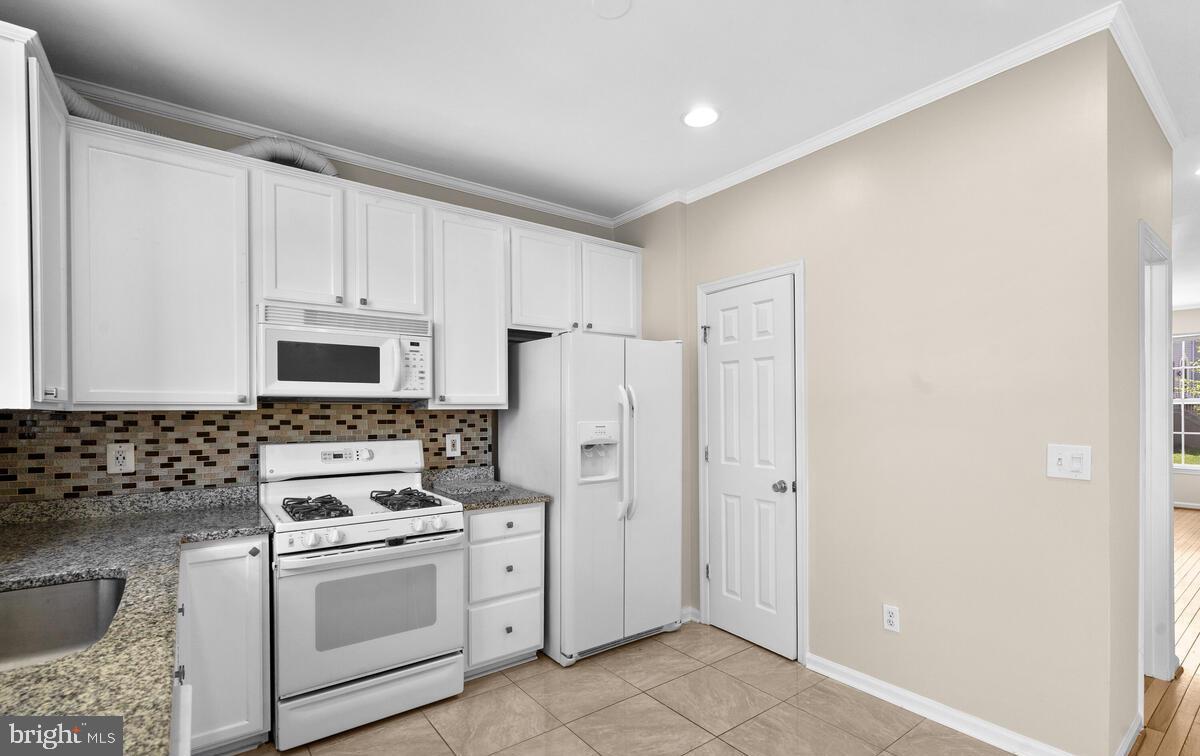 SYCAMORE HILL - Residential Lease