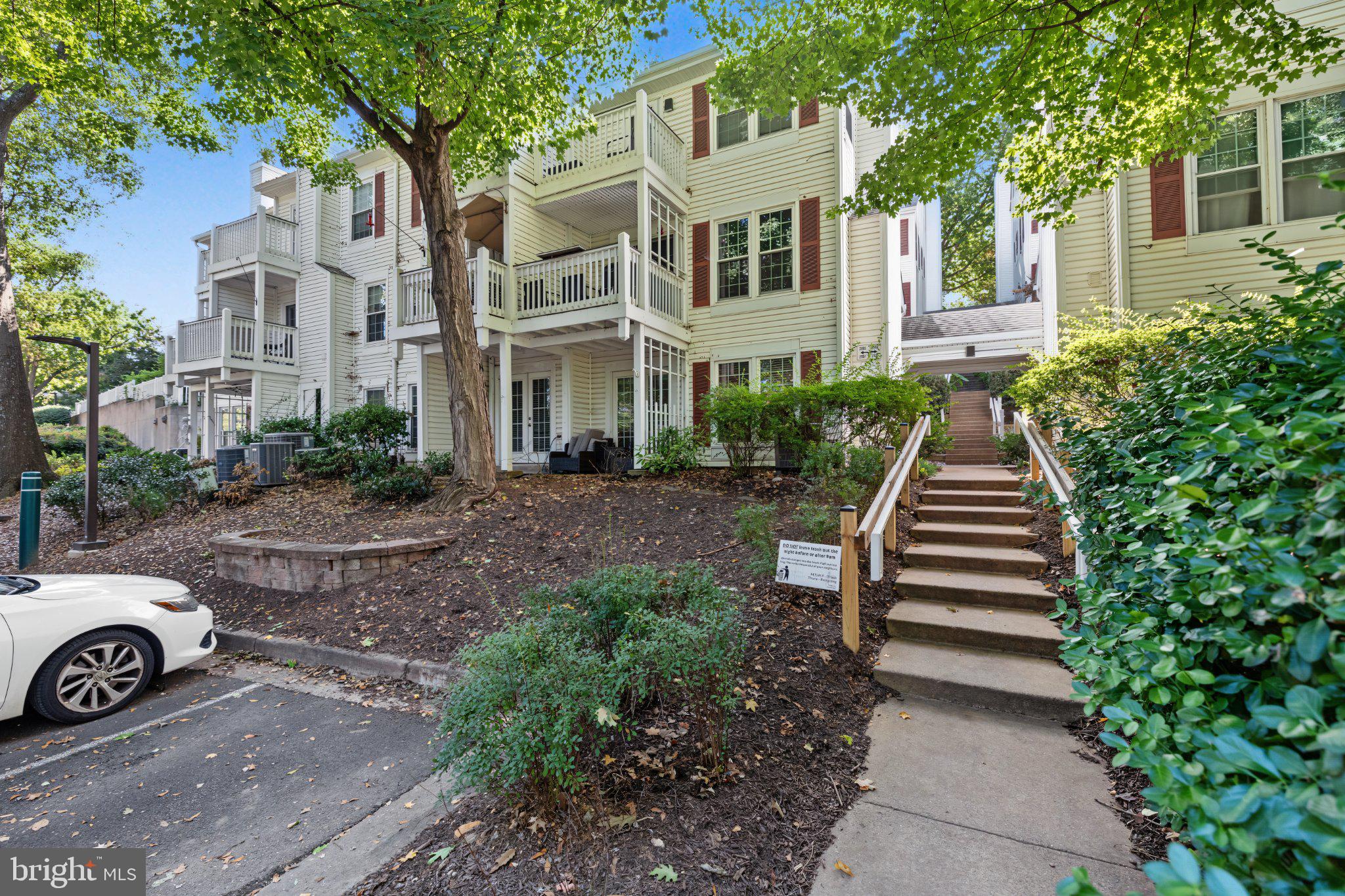 2907 S WOODSTOCK STREET E S E