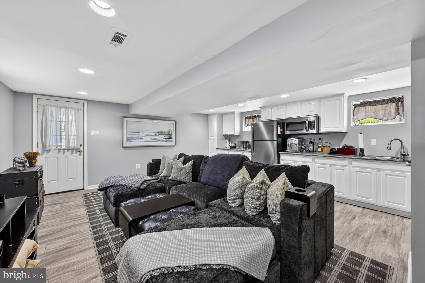 UPPER MAGOTHY BEACH - Residential