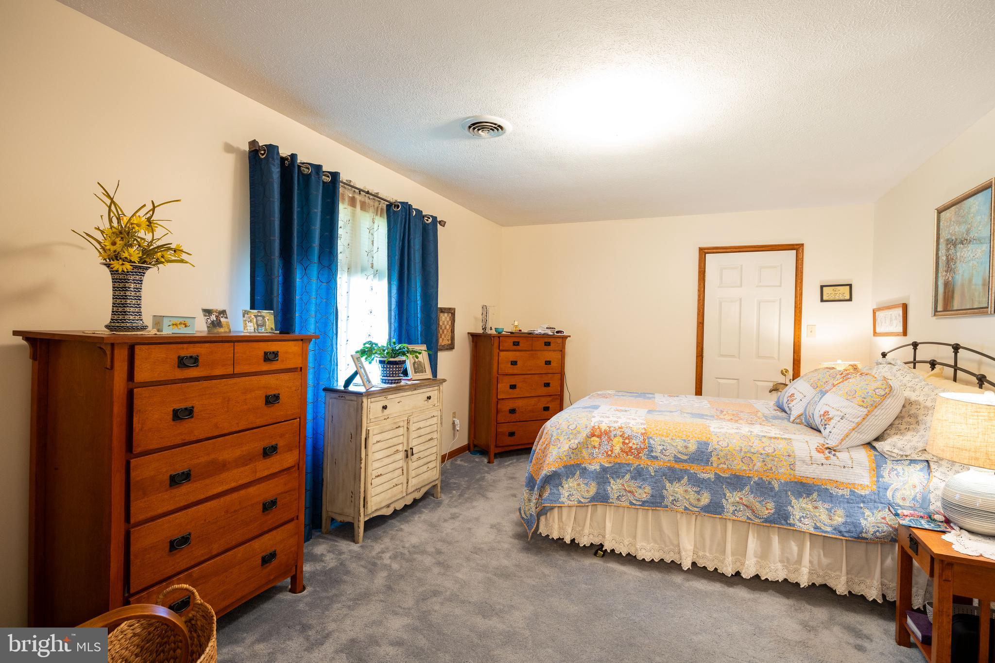 CHENOWETH HILLS - Residential