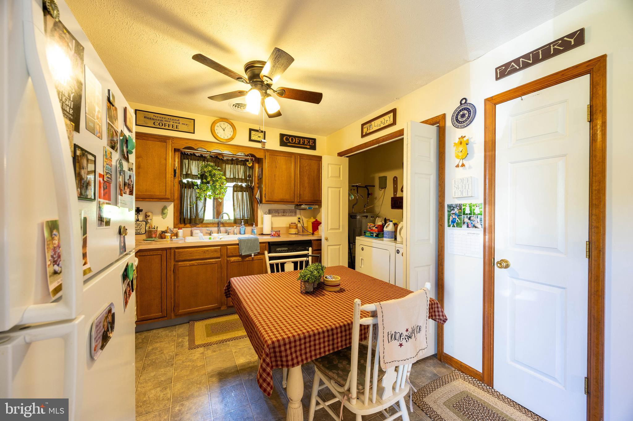 CHENOWETH HILLS - Residential