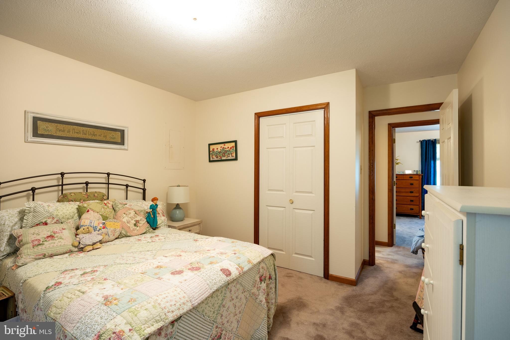 CHENOWETH HILLS - Residential