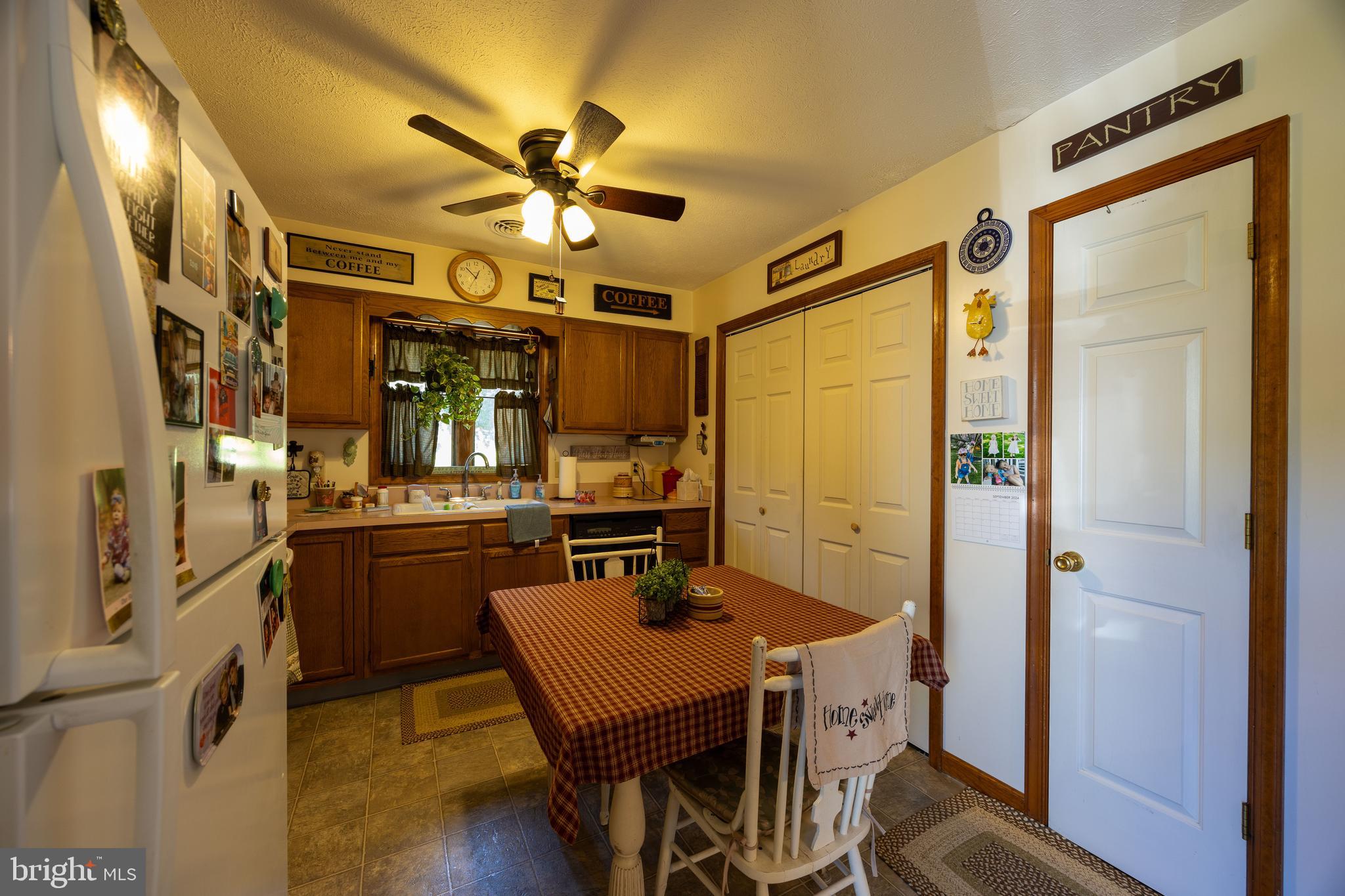 CHENOWETH HILLS - Residential