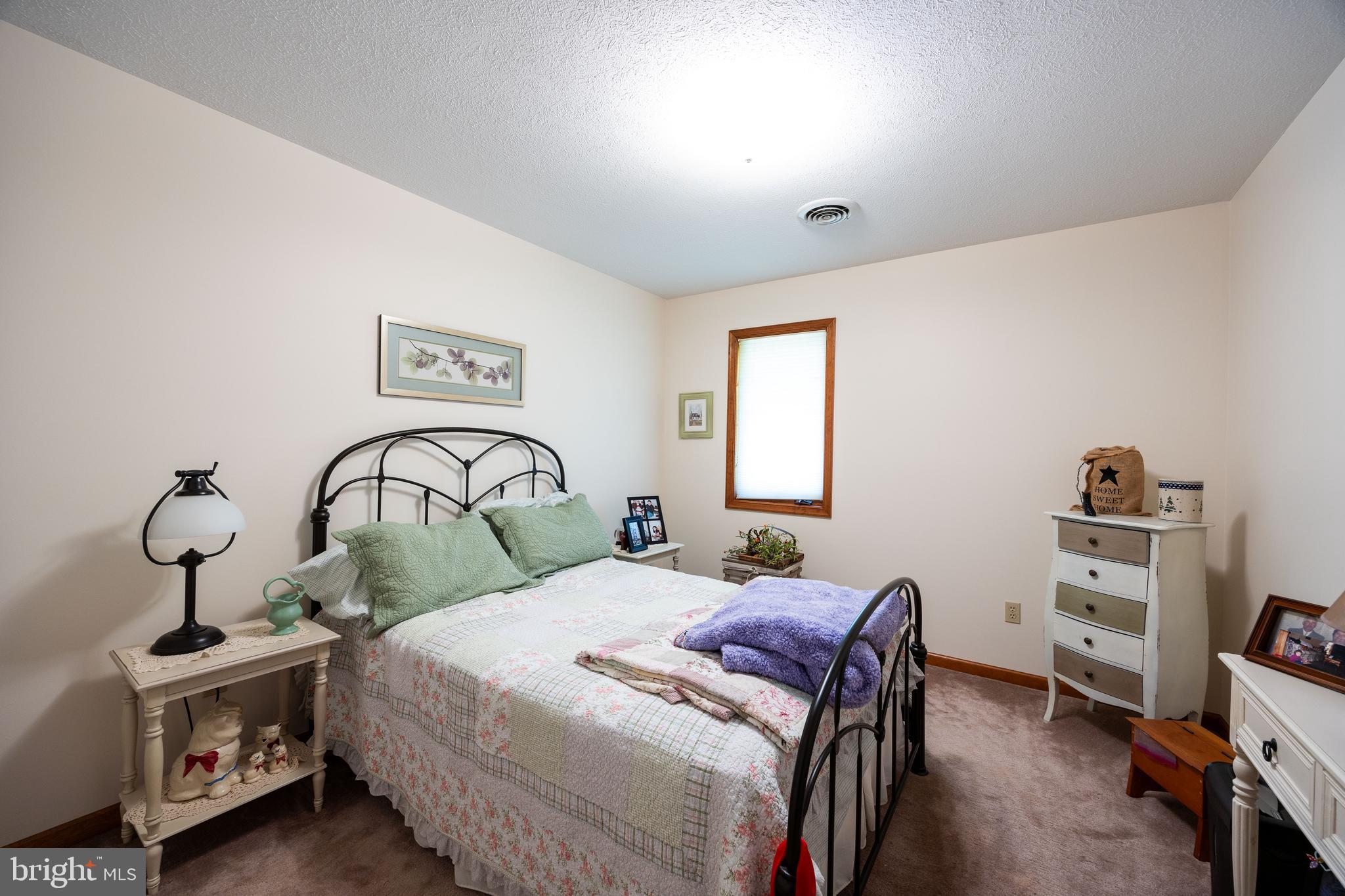 CHENOWETH HILLS - Residential