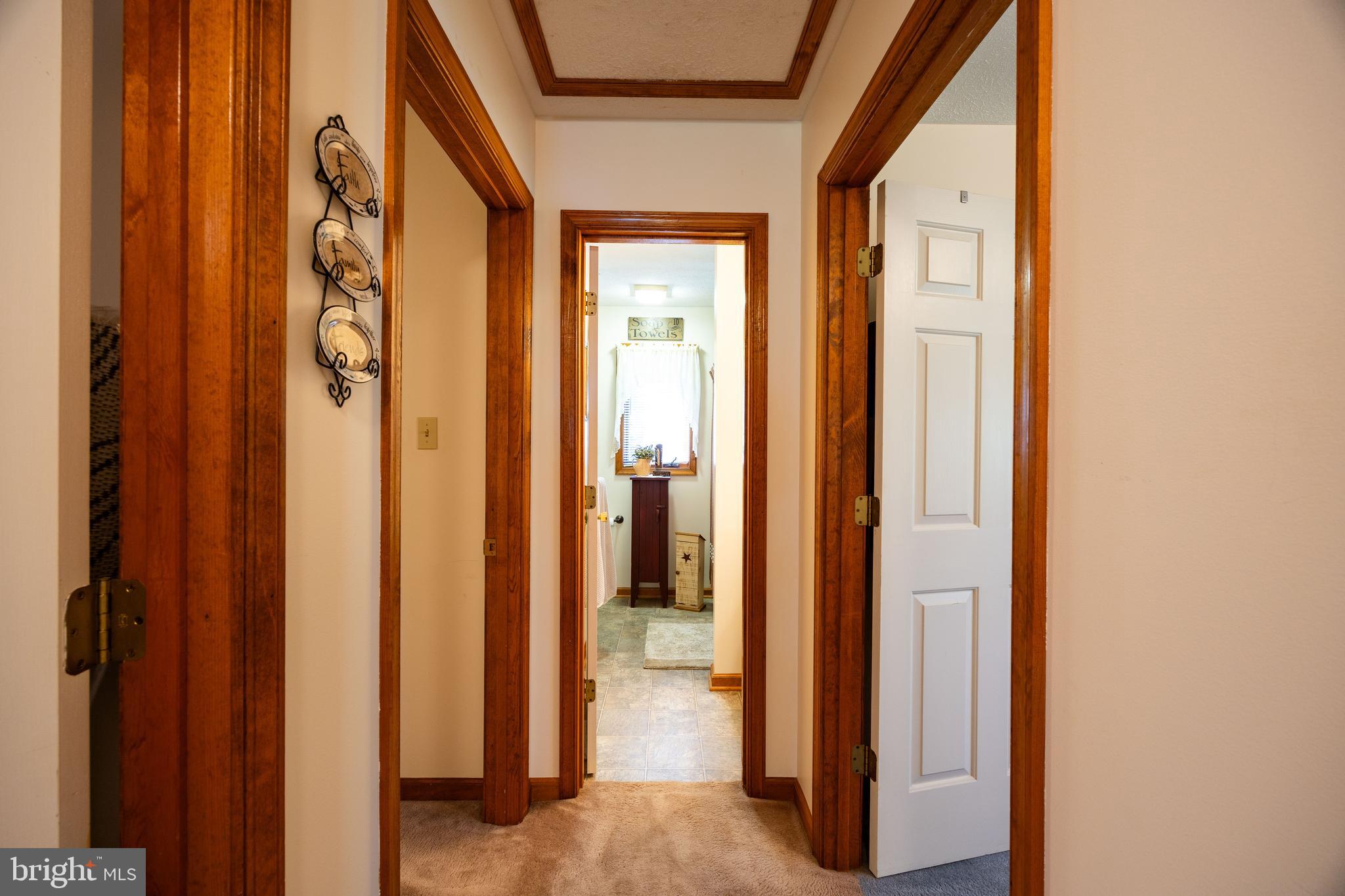 CHENOWETH HILLS - Residential