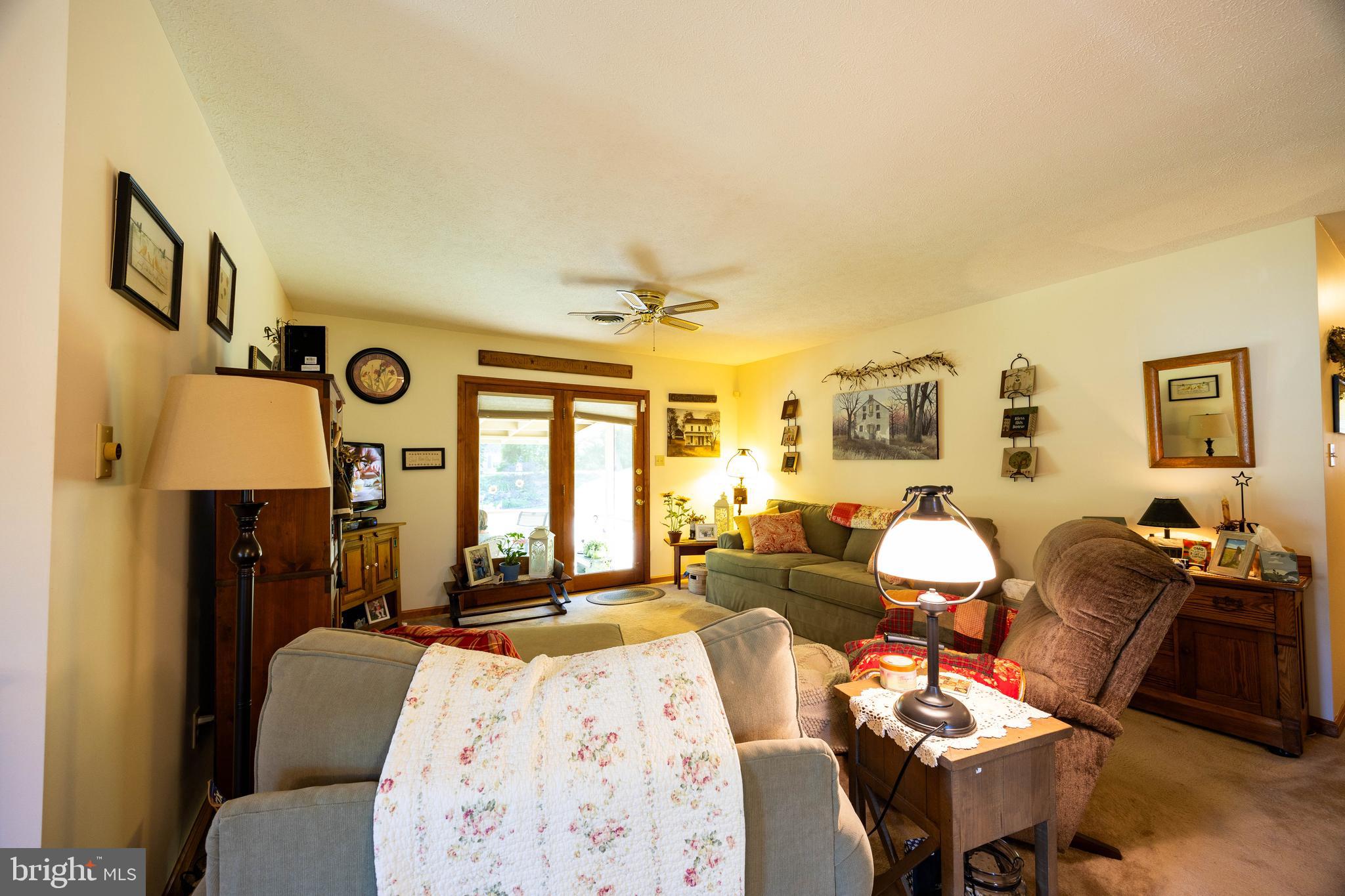 CHENOWETH HILLS - Residential