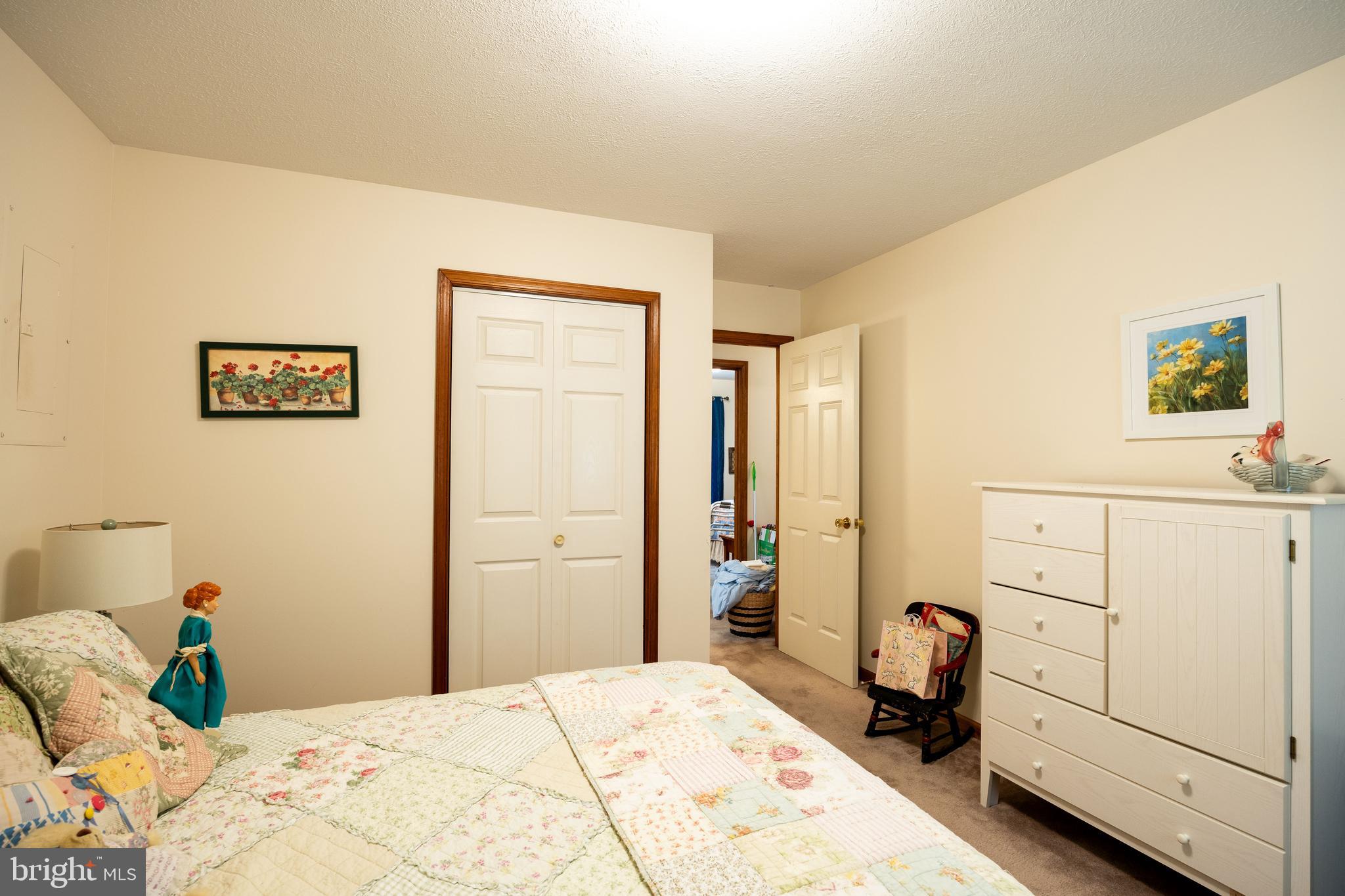 CHENOWETH HILLS - Residential