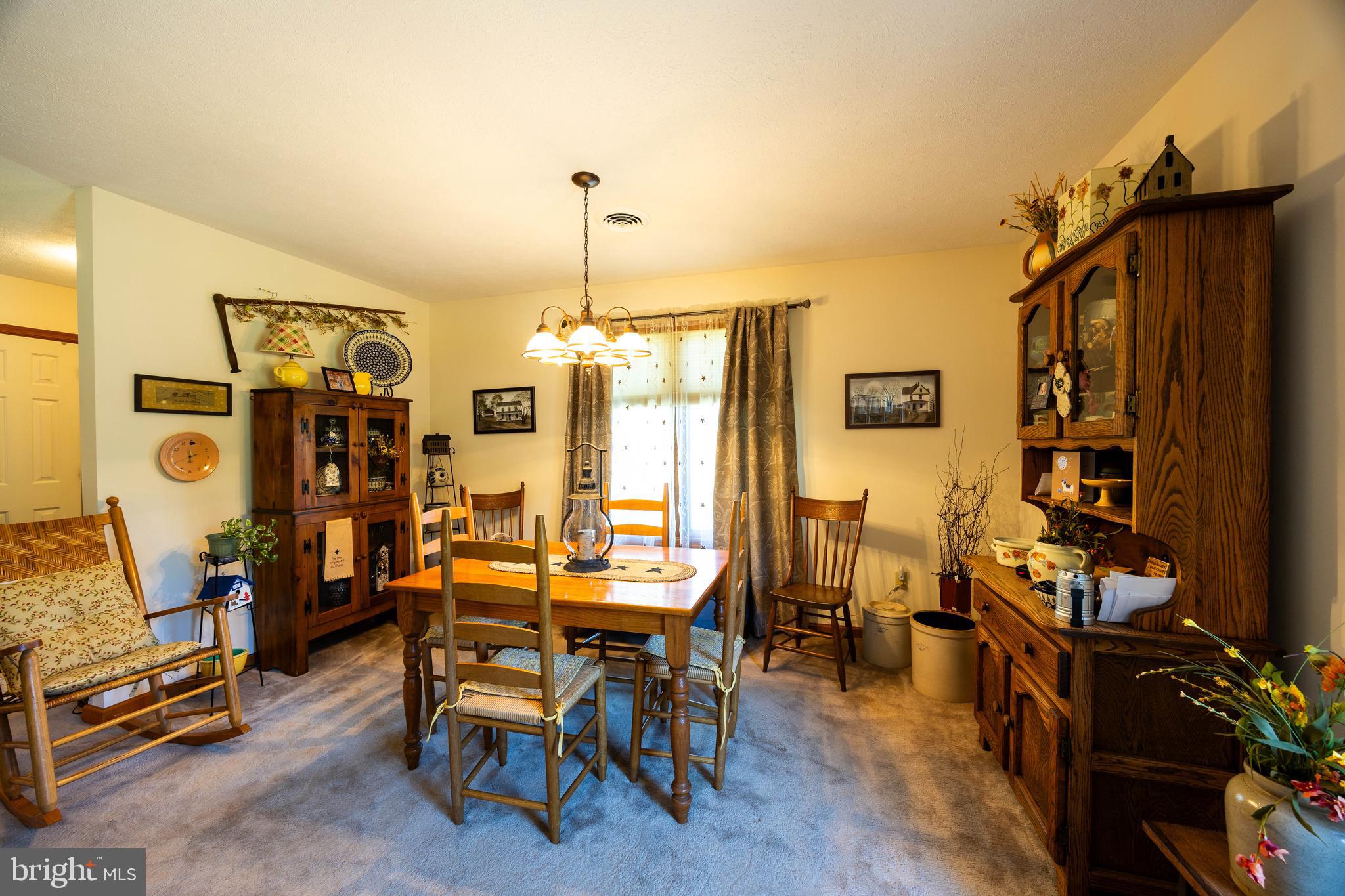 CHENOWETH HILLS - Residential