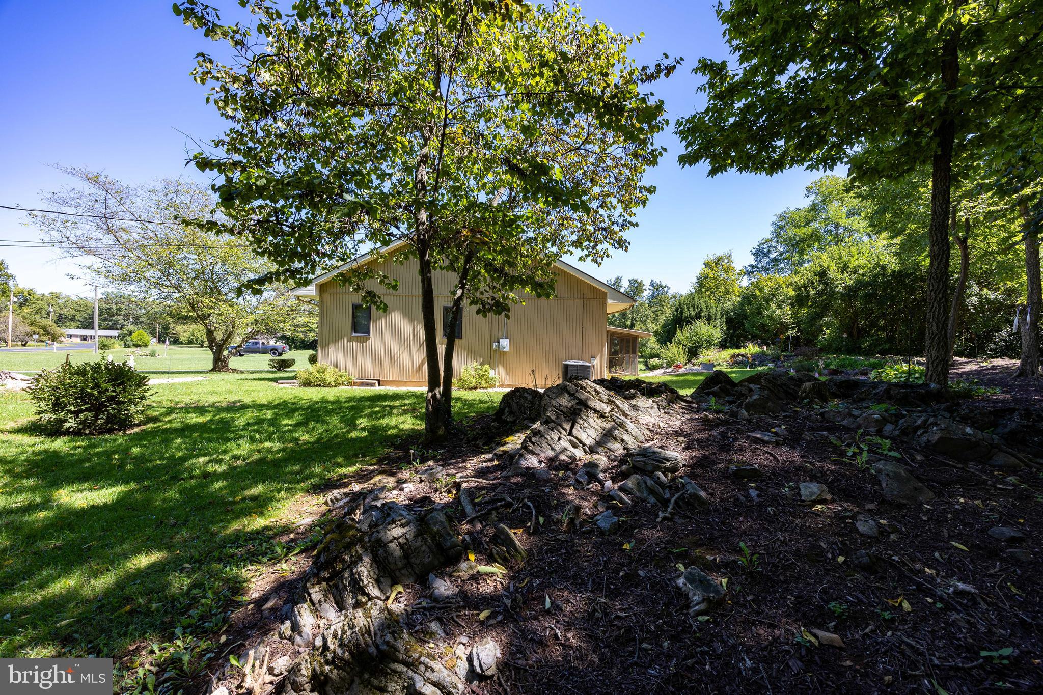 CHENOWETH HILLS - Residential