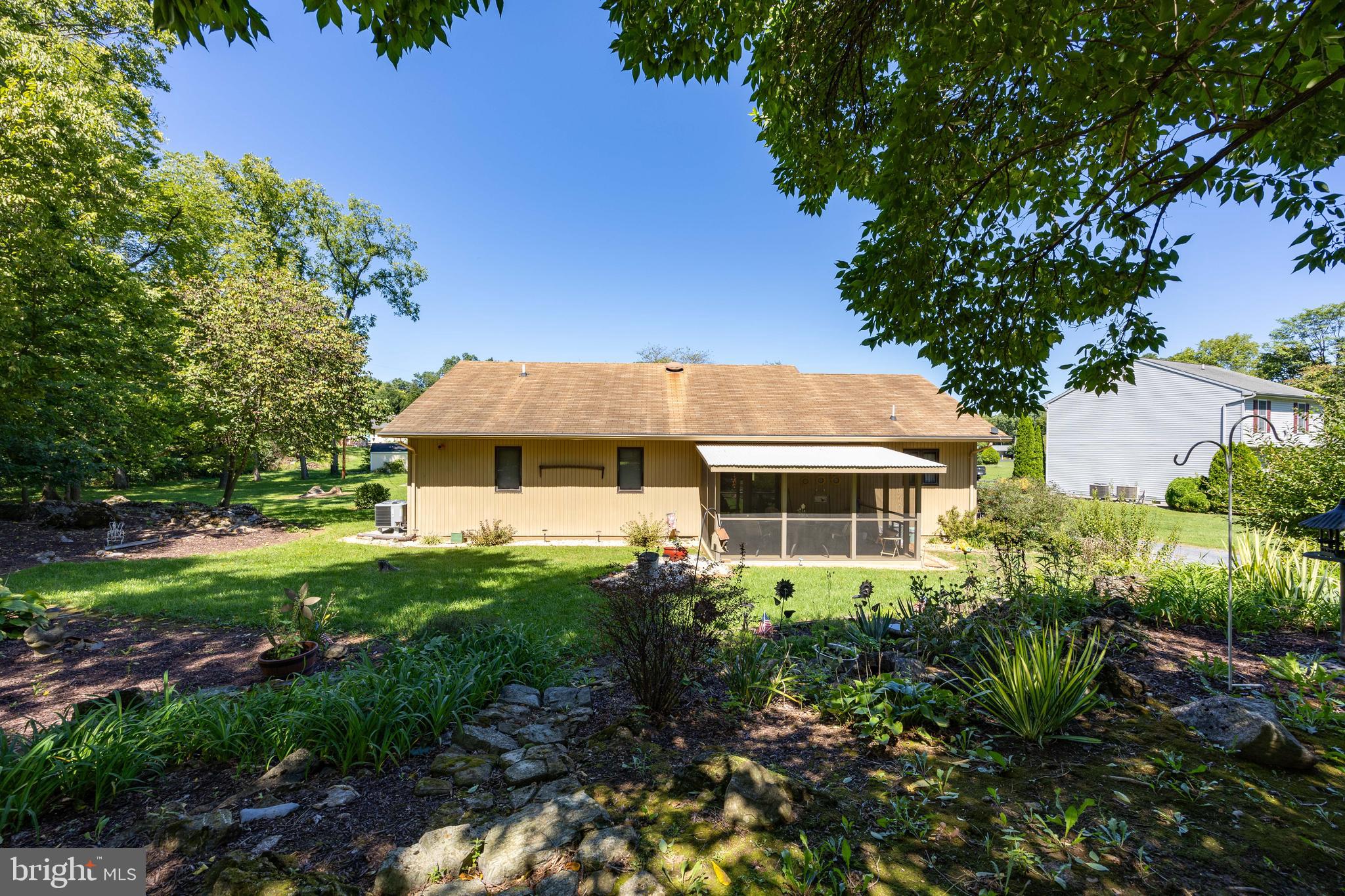 CHENOWETH HILLS - Residential