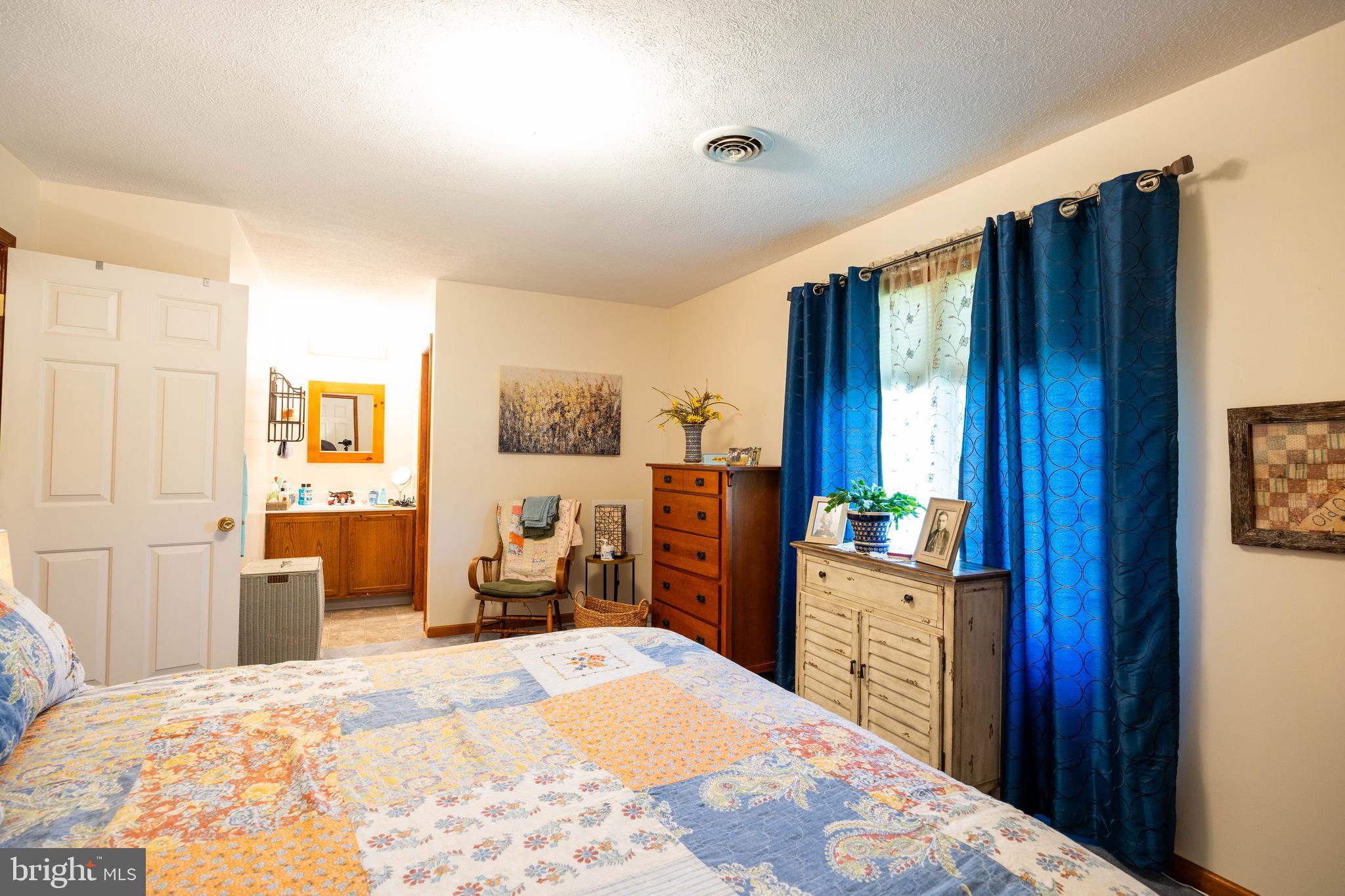 CHENOWETH HILLS - Residential