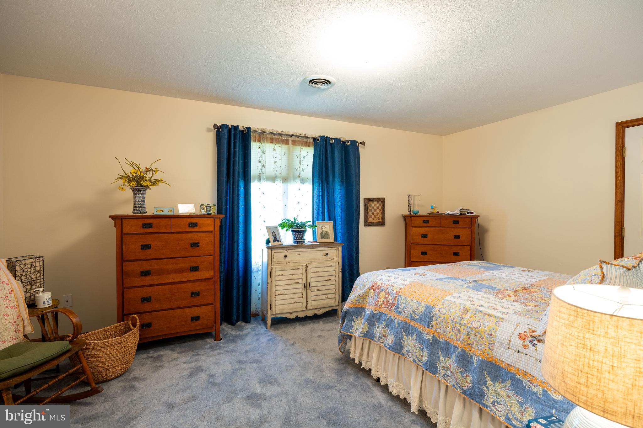 CHENOWETH HILLS - Residential