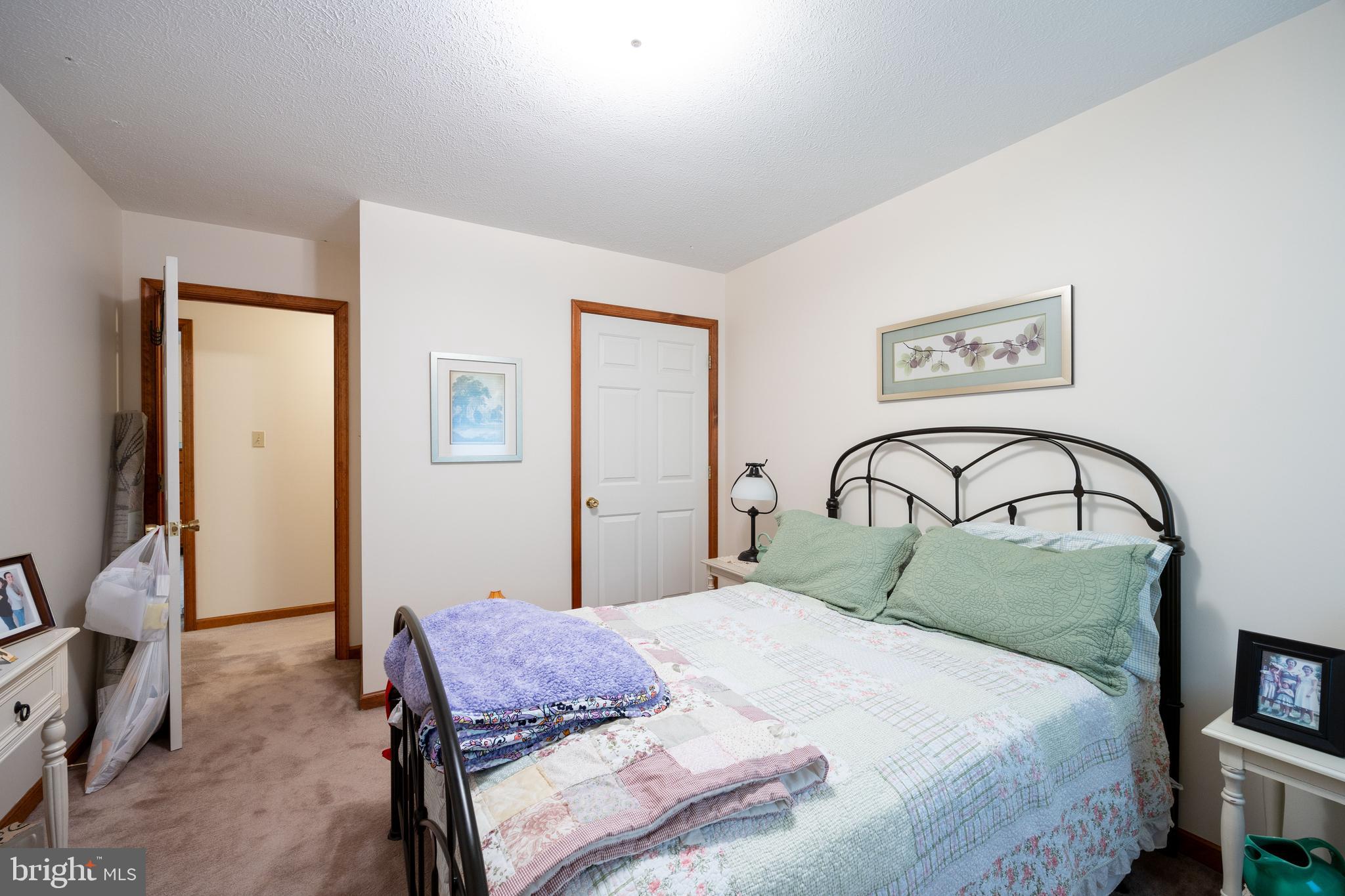 CHENOWETH HILLS - Residential