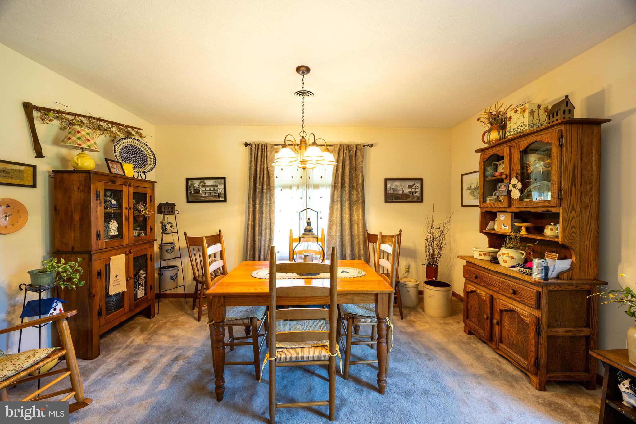 CHENOWETH HILLS - Residential