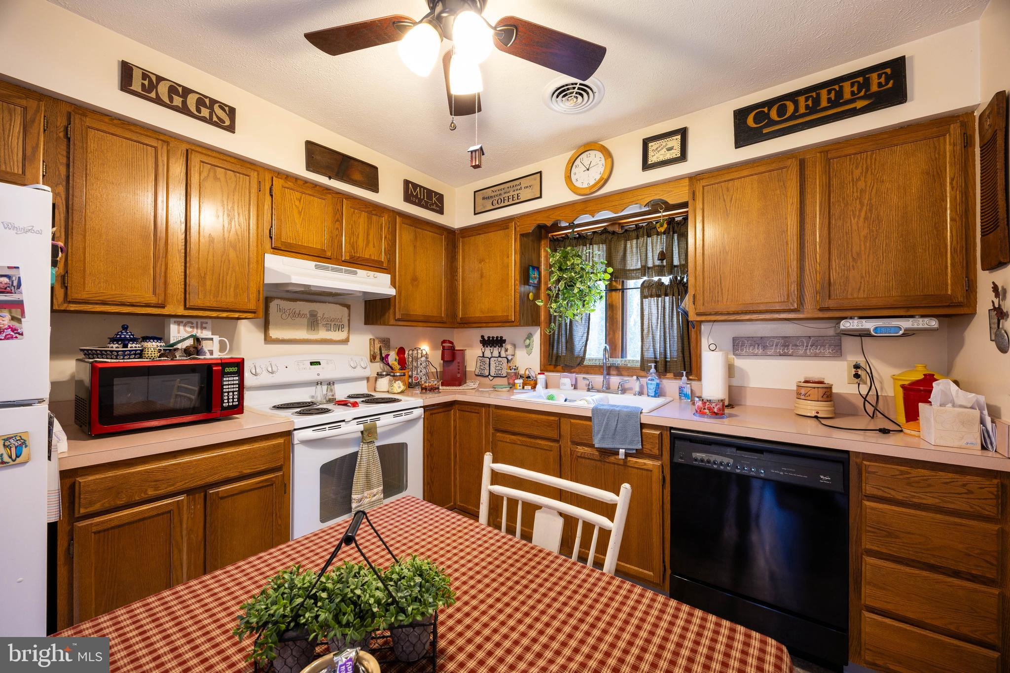 CHENOWETH HILLS - Residential