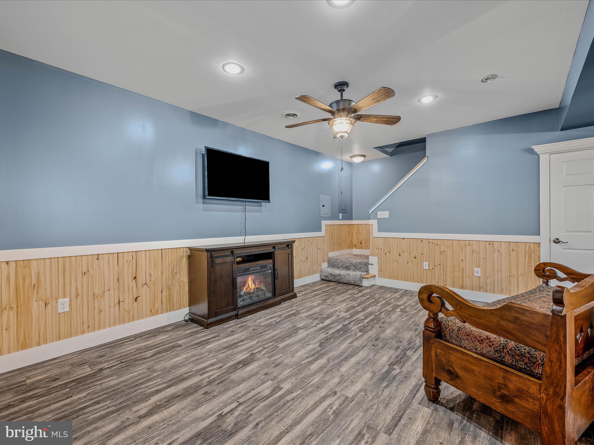 HIDDEN RIVER - Residential