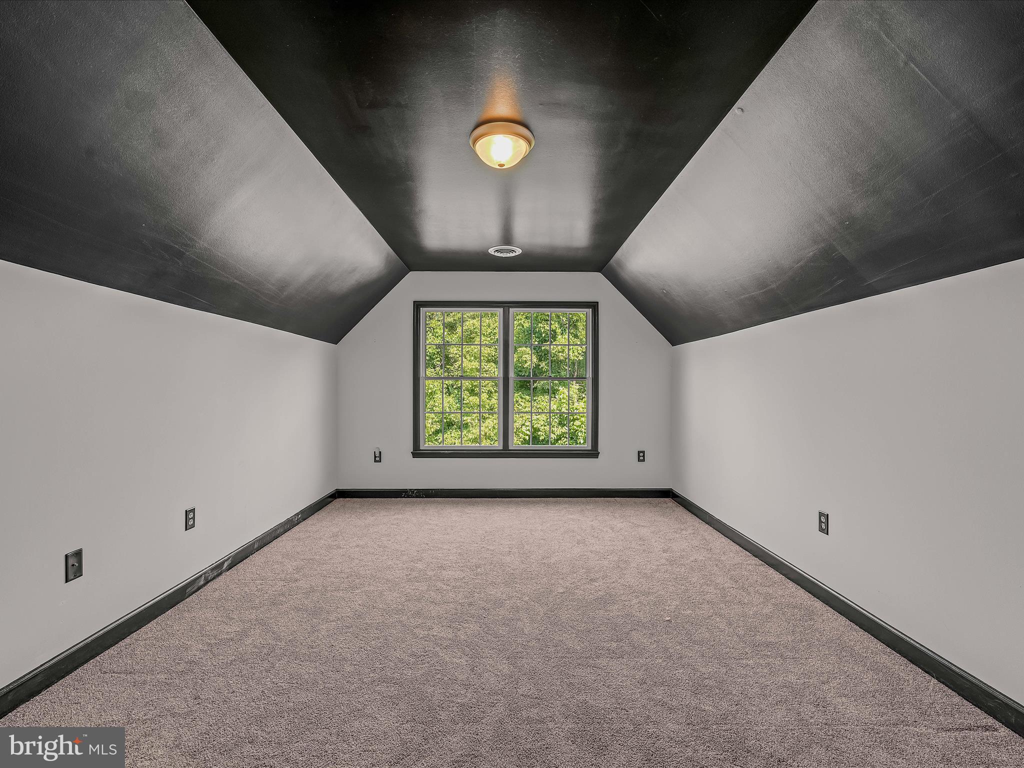 HIDDEN RIVER - Residential