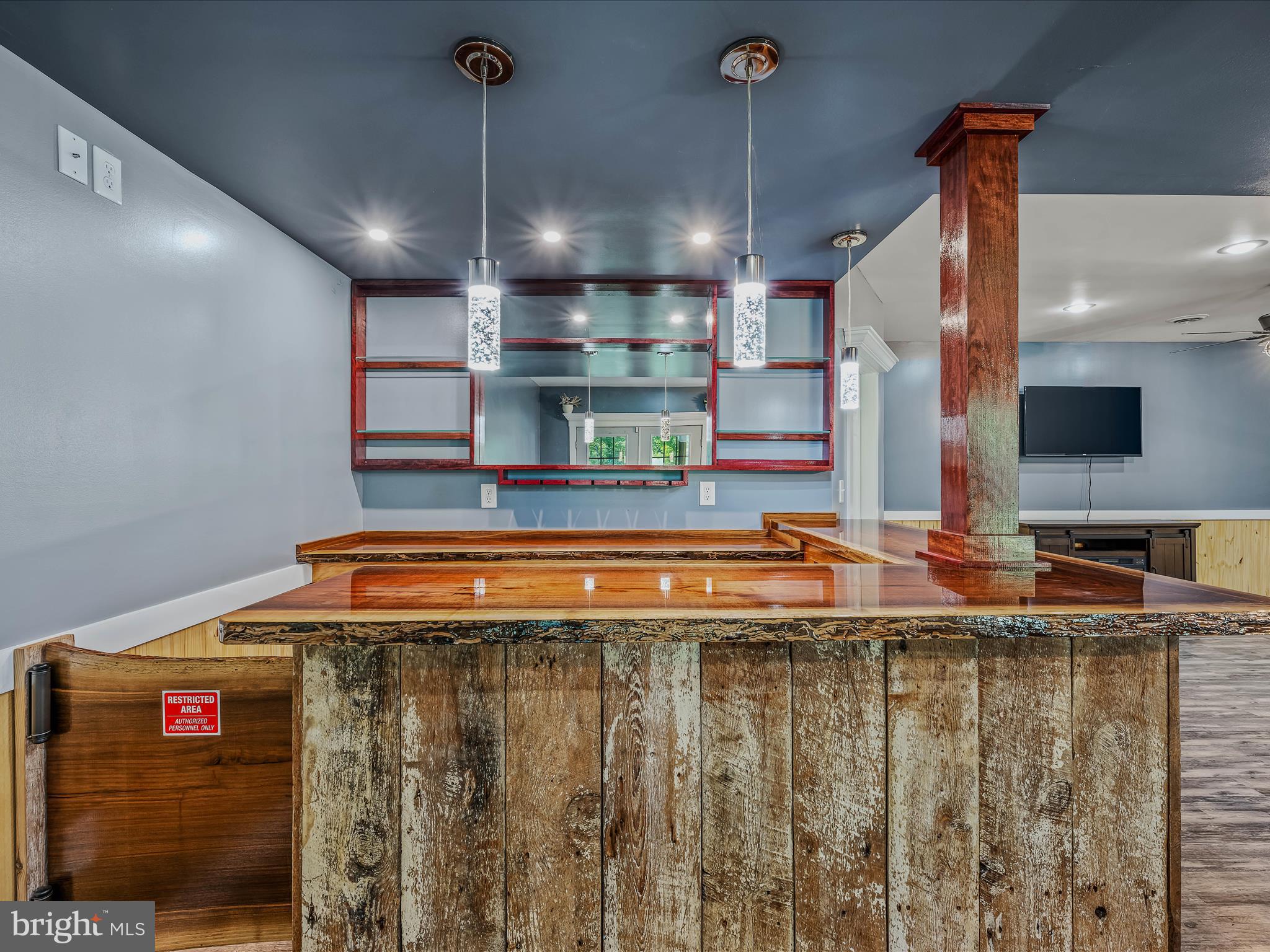 HIDDEN RIVER - Residential